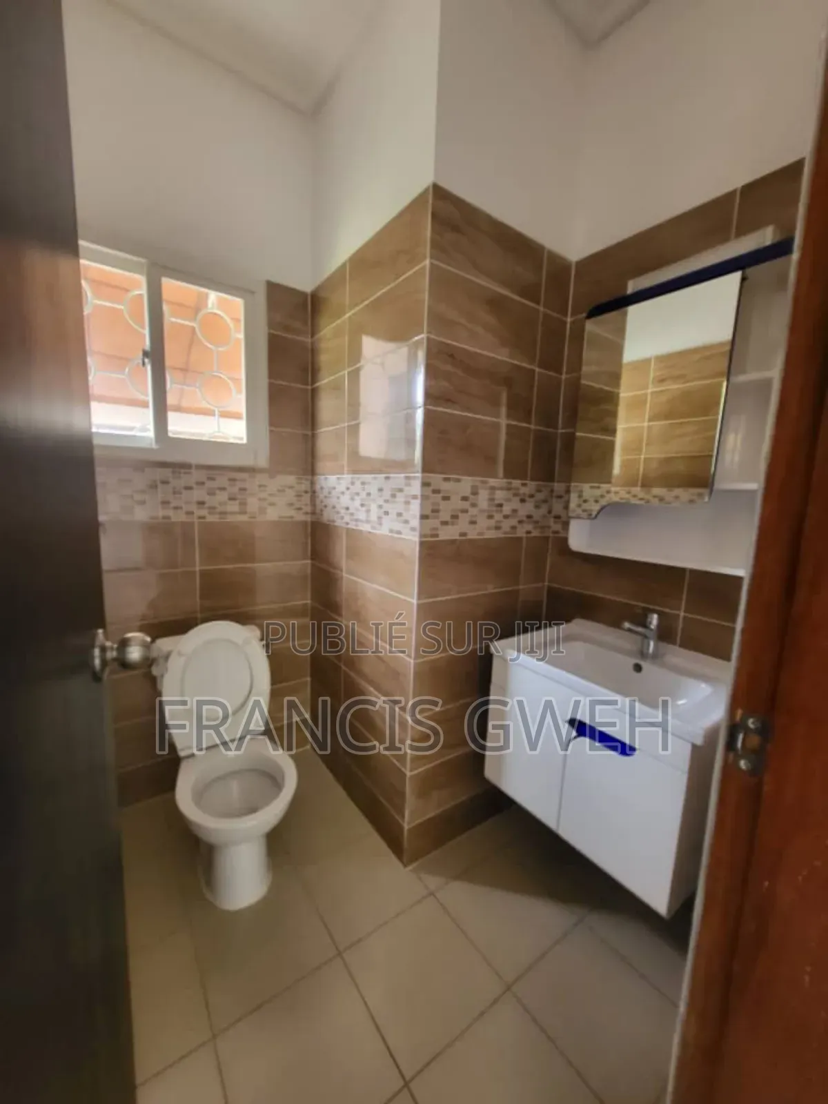 4chbre Duplex dans Francis Gweh, Cocody à Louer