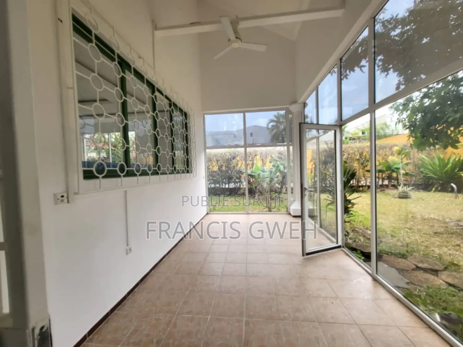 4chbre Duplex dans Francis Gweh, Cocody à Louer
