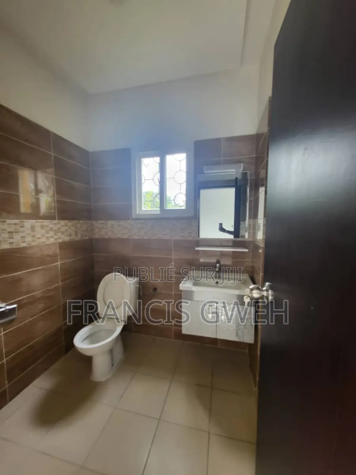 4chbre Duplex dans Francis Gweh, Cocody à Louer