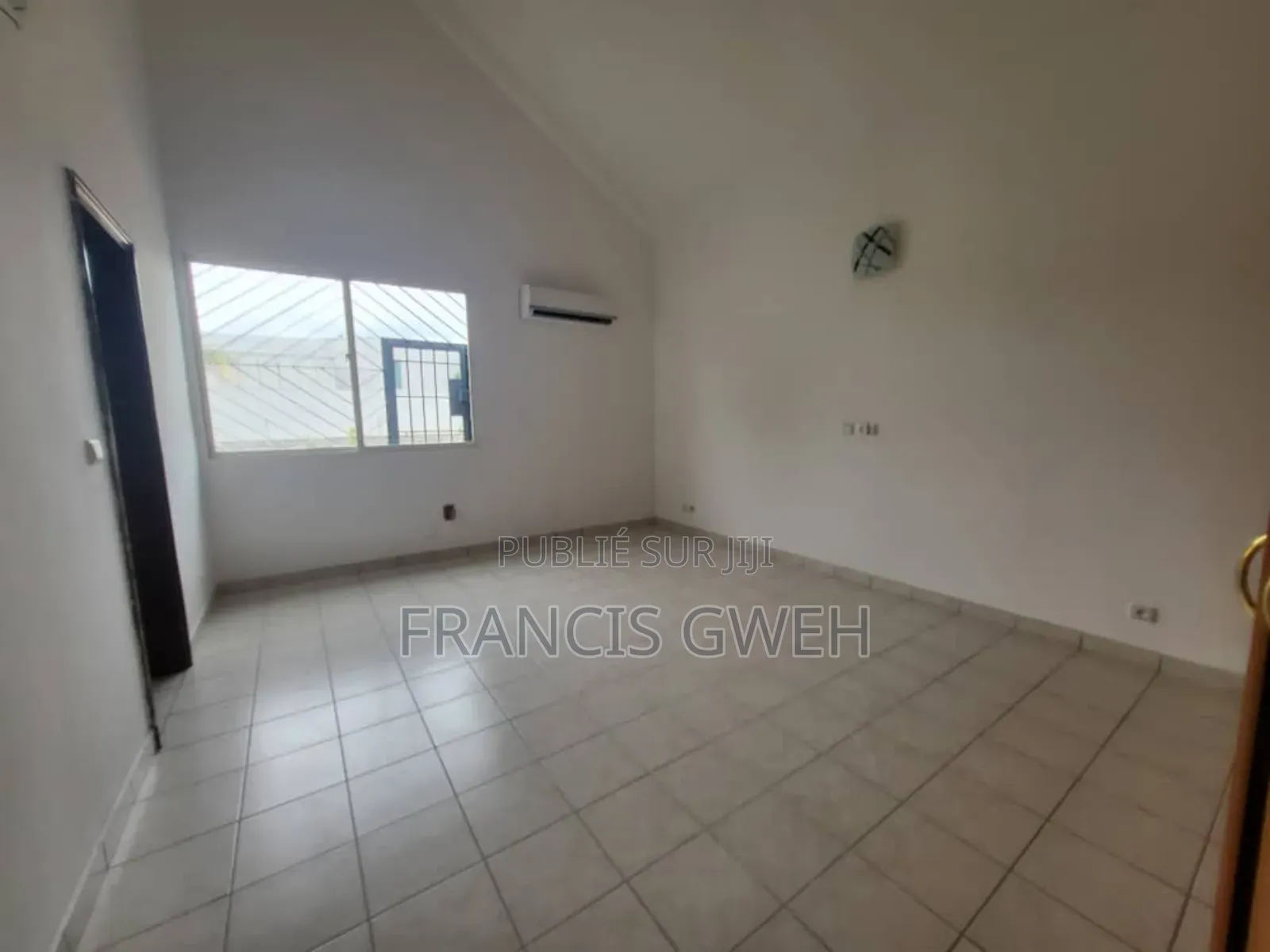 4chbre Duplex dans Francis Gweh, Cocody à Louer