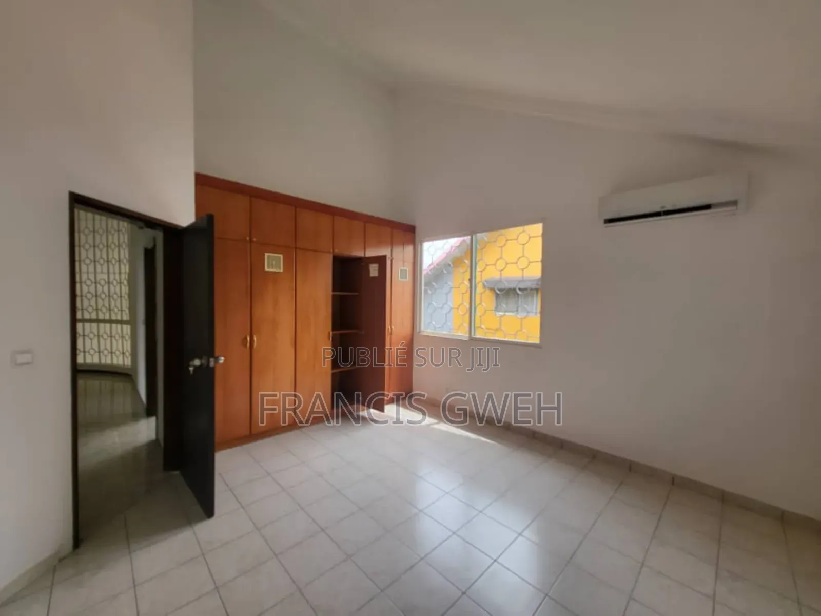 4chbre Duplex dans Francis Gweh, Cocody à Louer