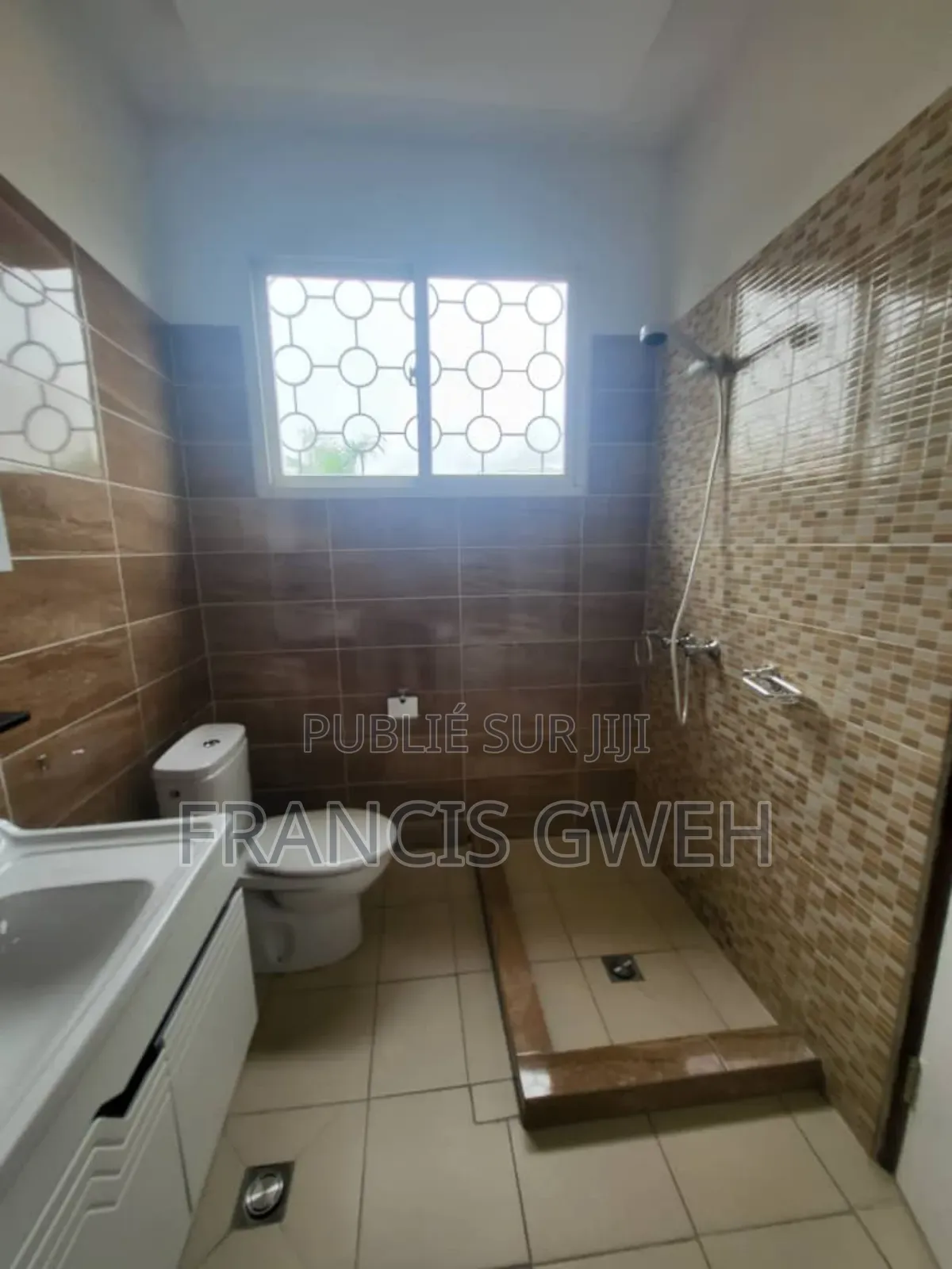 4chbre Duplex dans Francis Gweh, Cocody à Louer