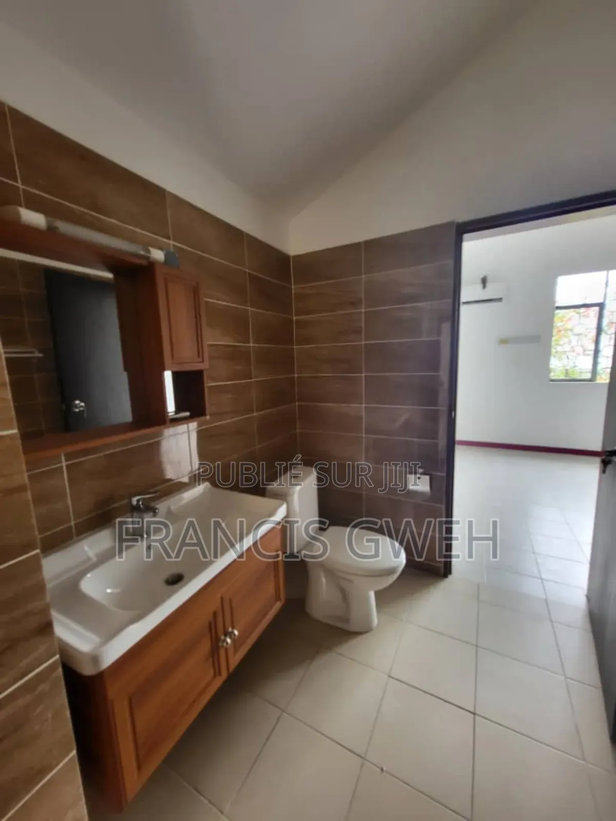 4chbre Duplex dans Francis Gweh, Cocody à Louer
