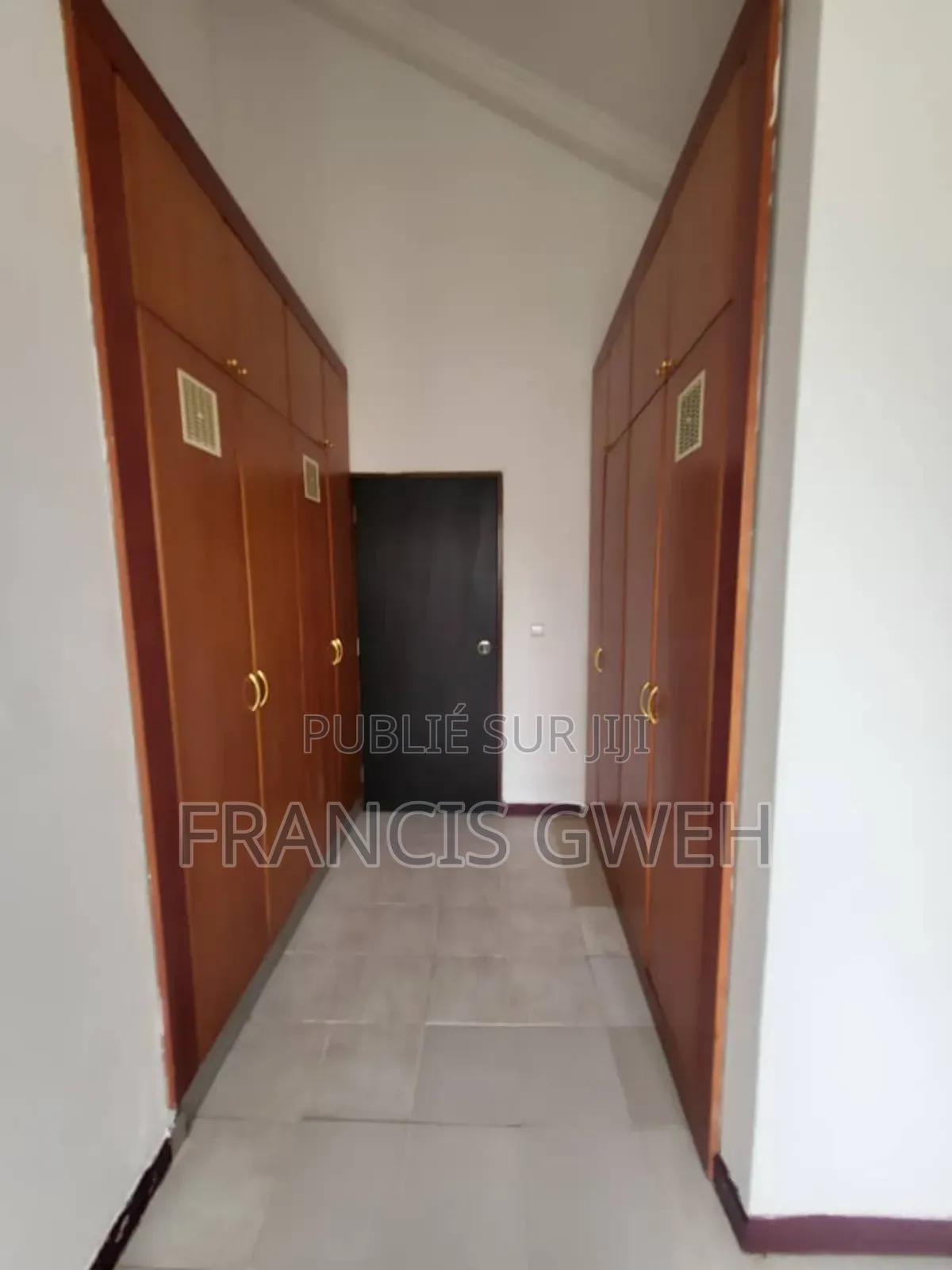 4chbre Duplex dans Francis Gweh, Cocody à Louer