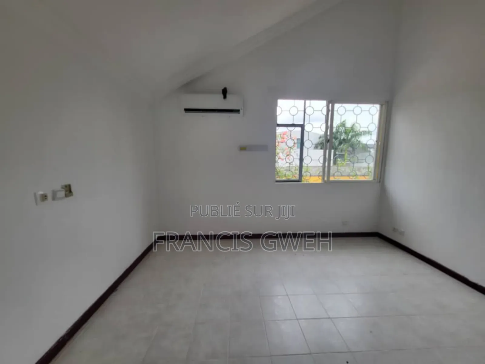 4chbre Duplex dans Francis Gweh, Cocody à Louer