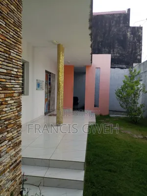 3chbre Duplex dans Francis Gweh, Cocody à Louer