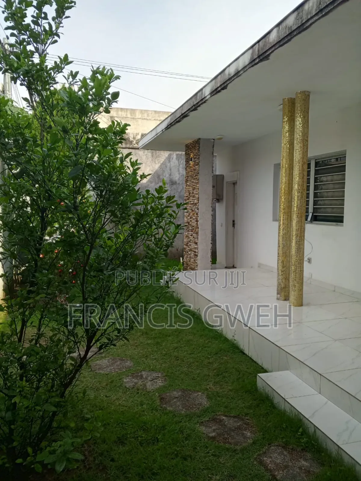 3chbre Duplex dans Francis Gweh, Cocody à Louer