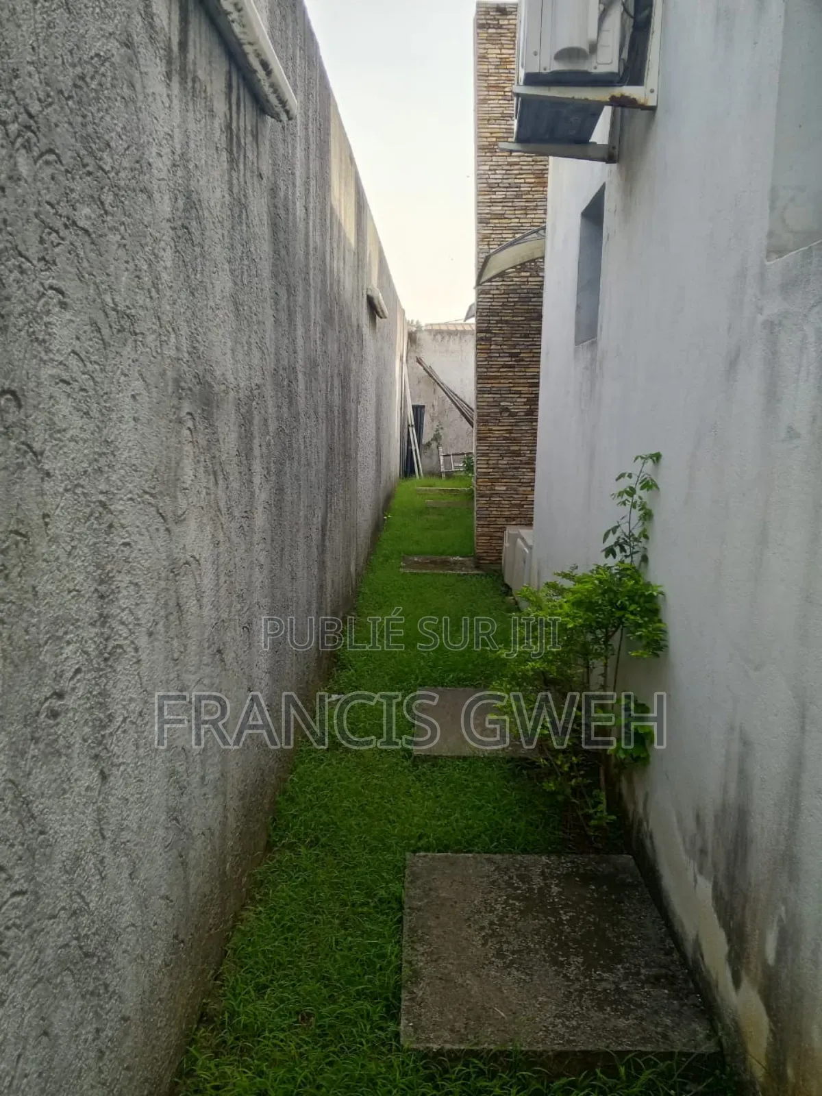 3chbre Duplex dans Francis Gweh, Cocody à Louer