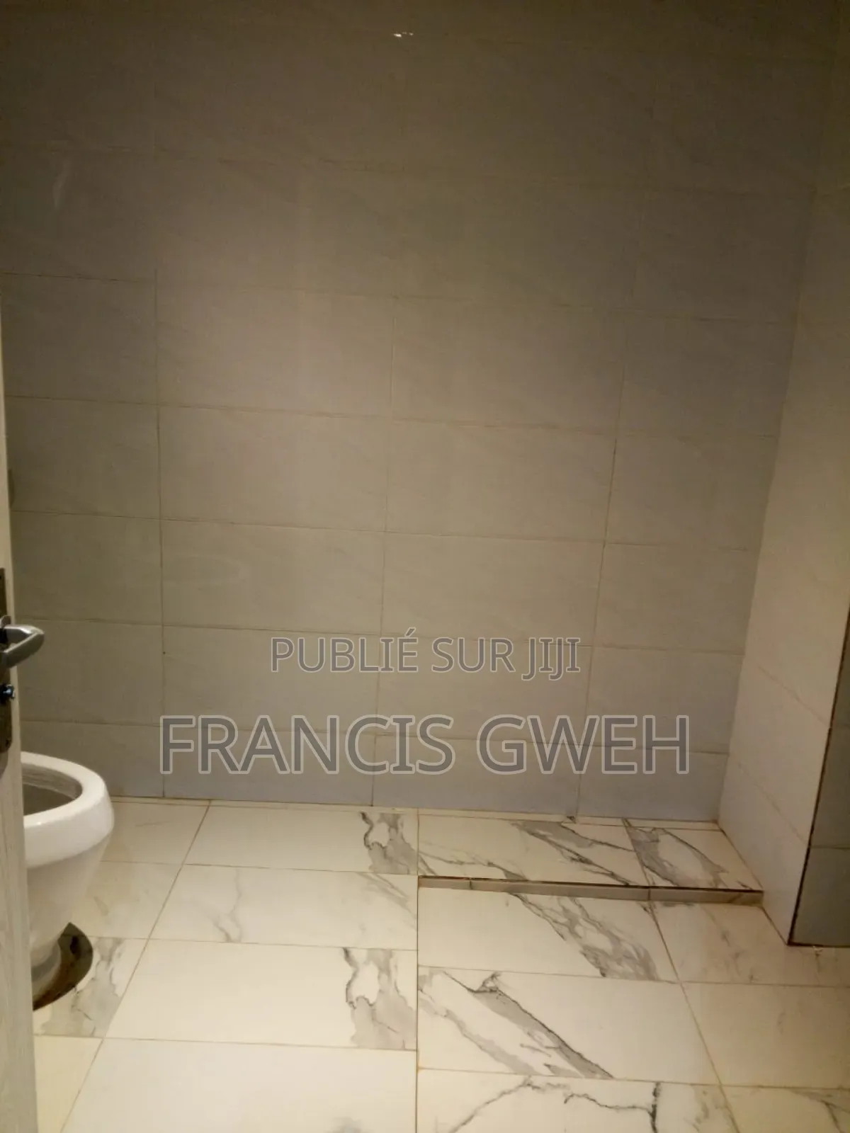 3chbre Duplex dans Francis Gweh, Cocody à Louer