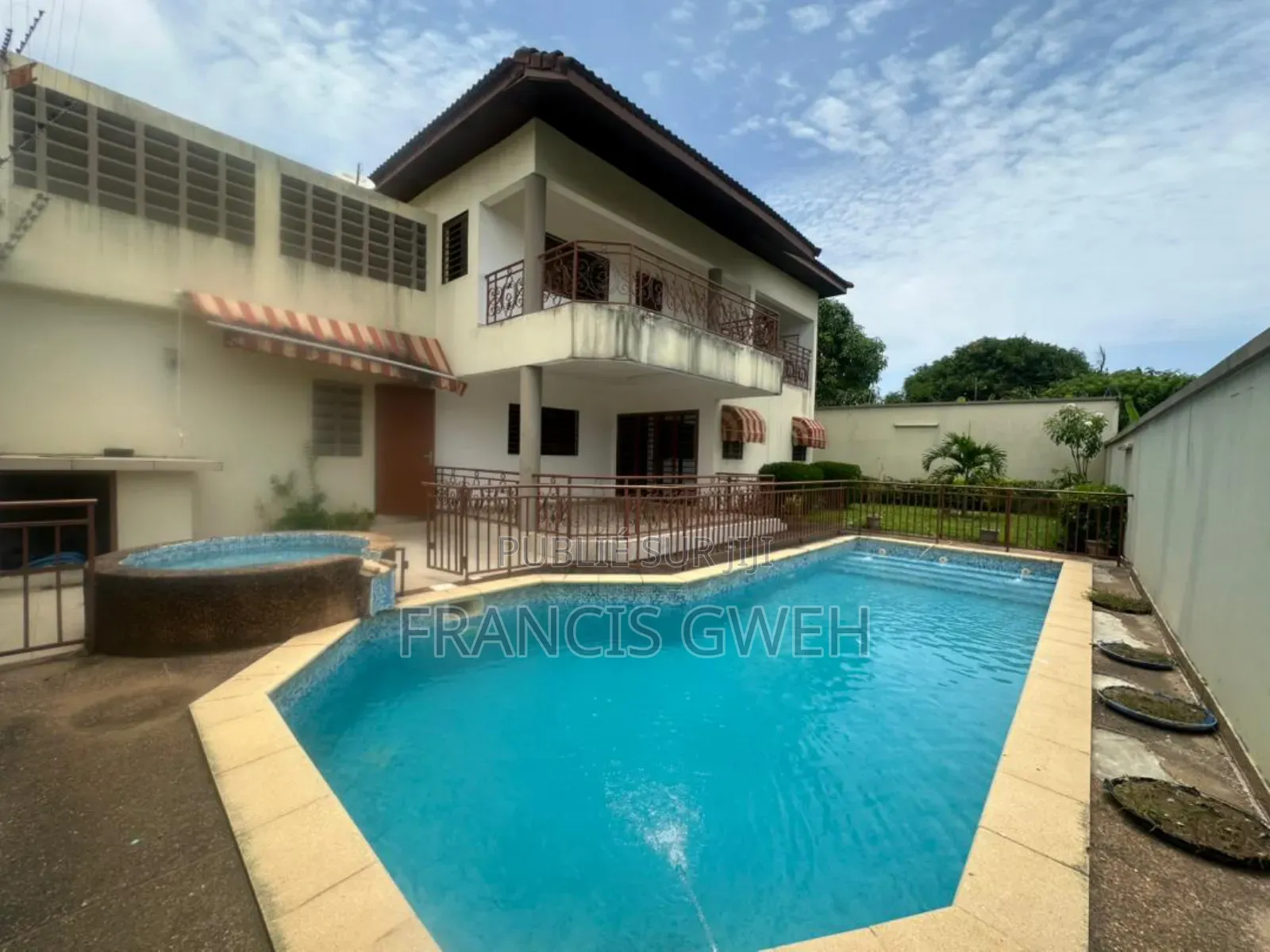 4chbre Duplex dans Francis Gweh, Cocody à Louer