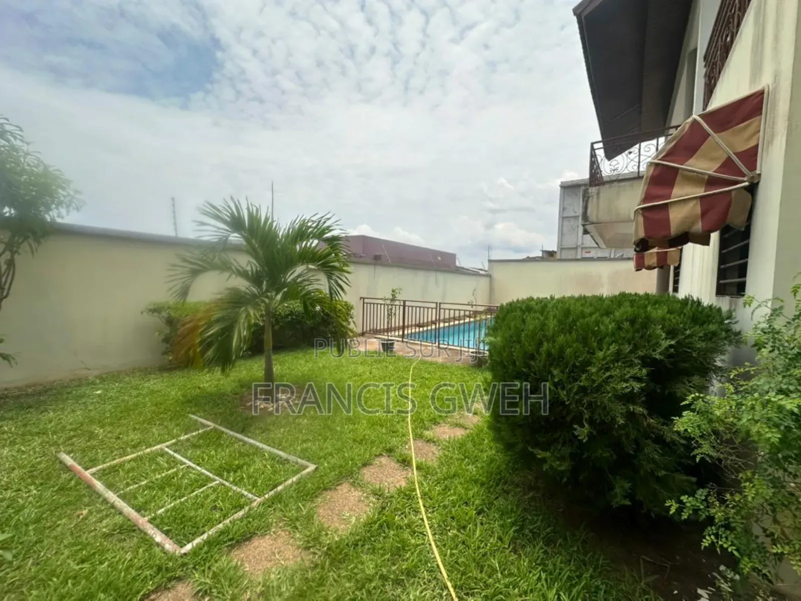 4chbre Duplex dans Francis Gweh, Cocody à Louer