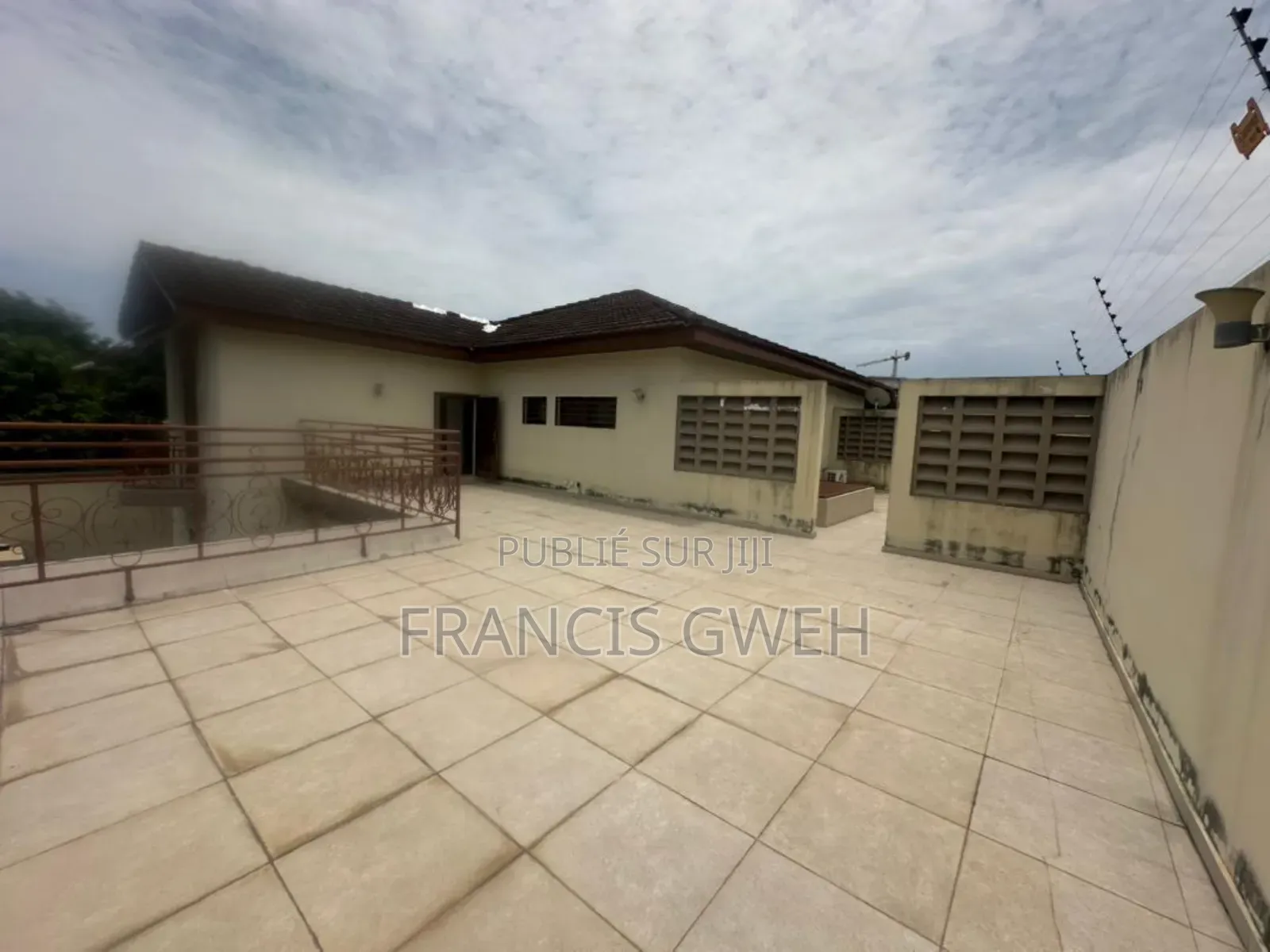 4chbre Duplex dans Francis Gweh, Cocody à Louer