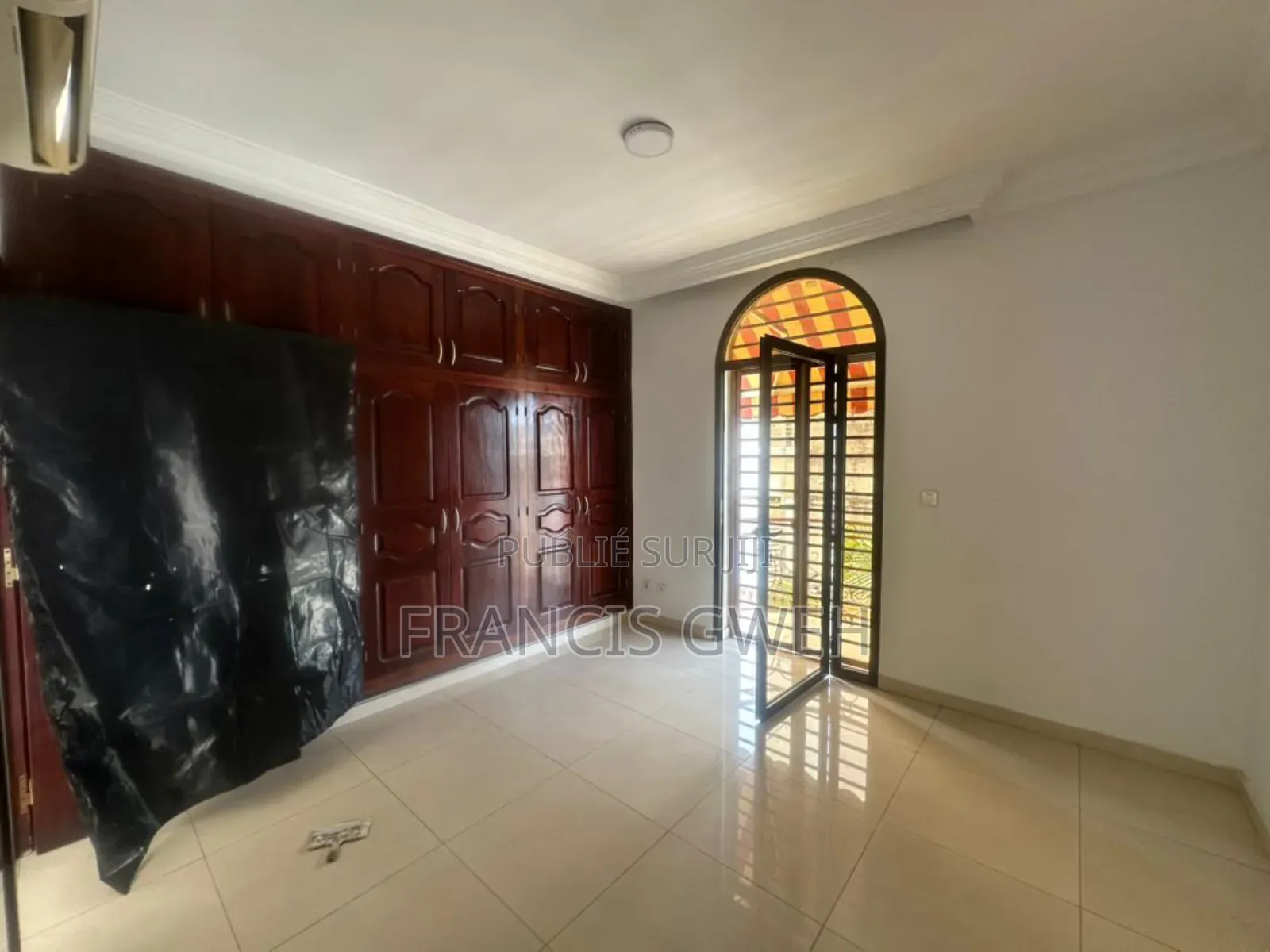 4chbre Duplex dans Francis Gweh, Cocody à Louer
