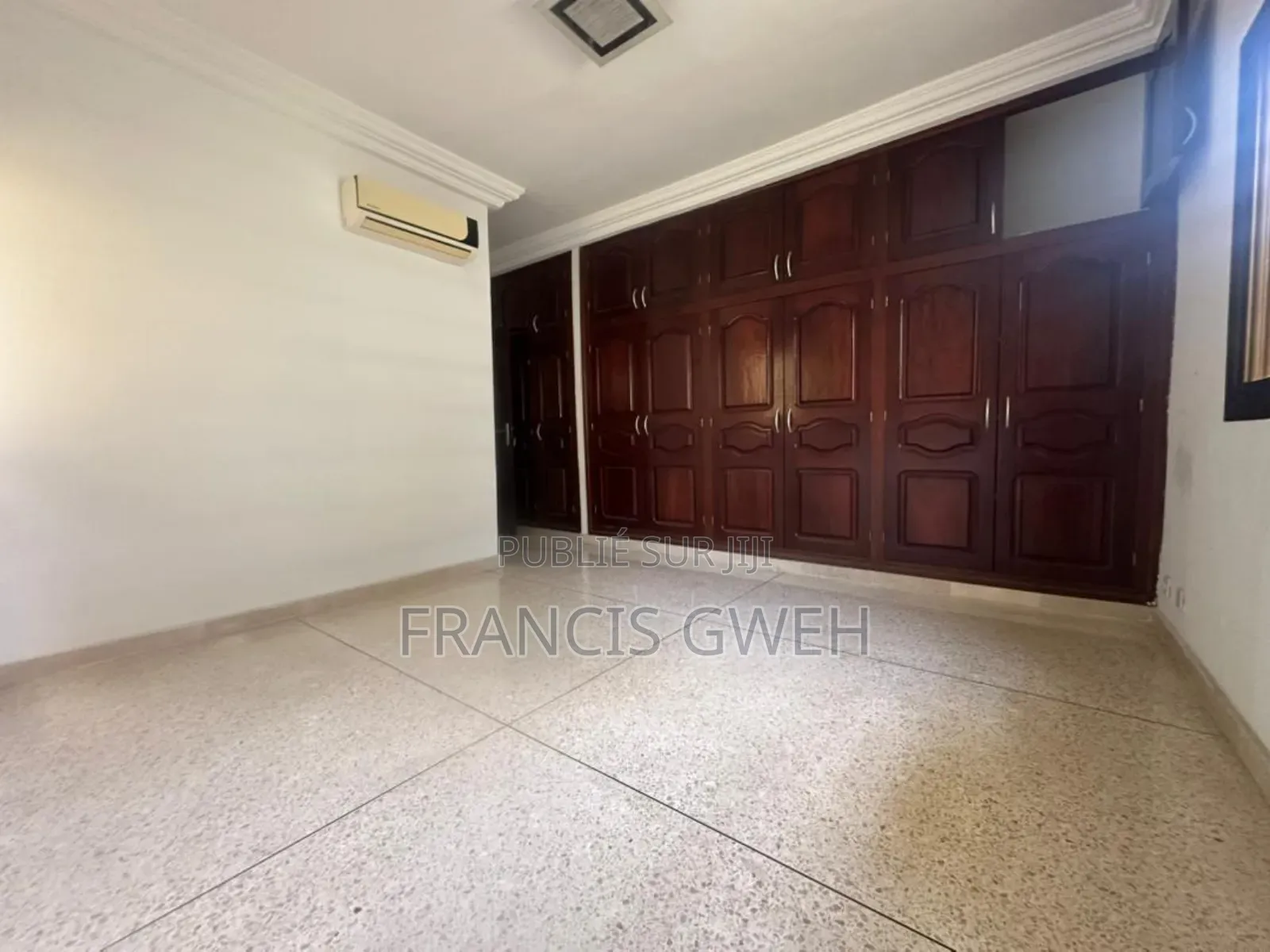 4chbre Duplex dans Francis Gweh, Cocody à Louer