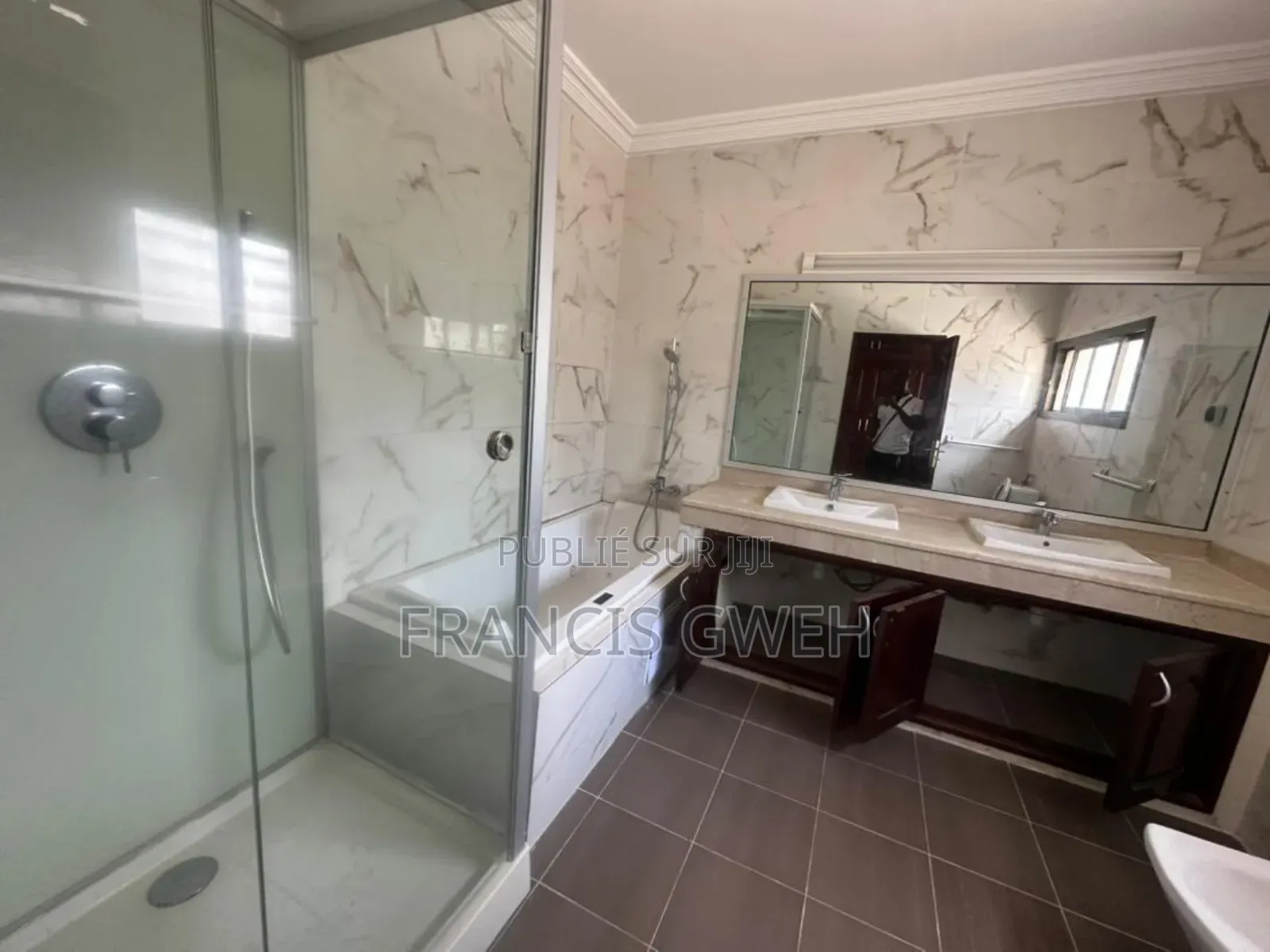 4chbre Duplex dans Francis Gweh, Cocody à Louer