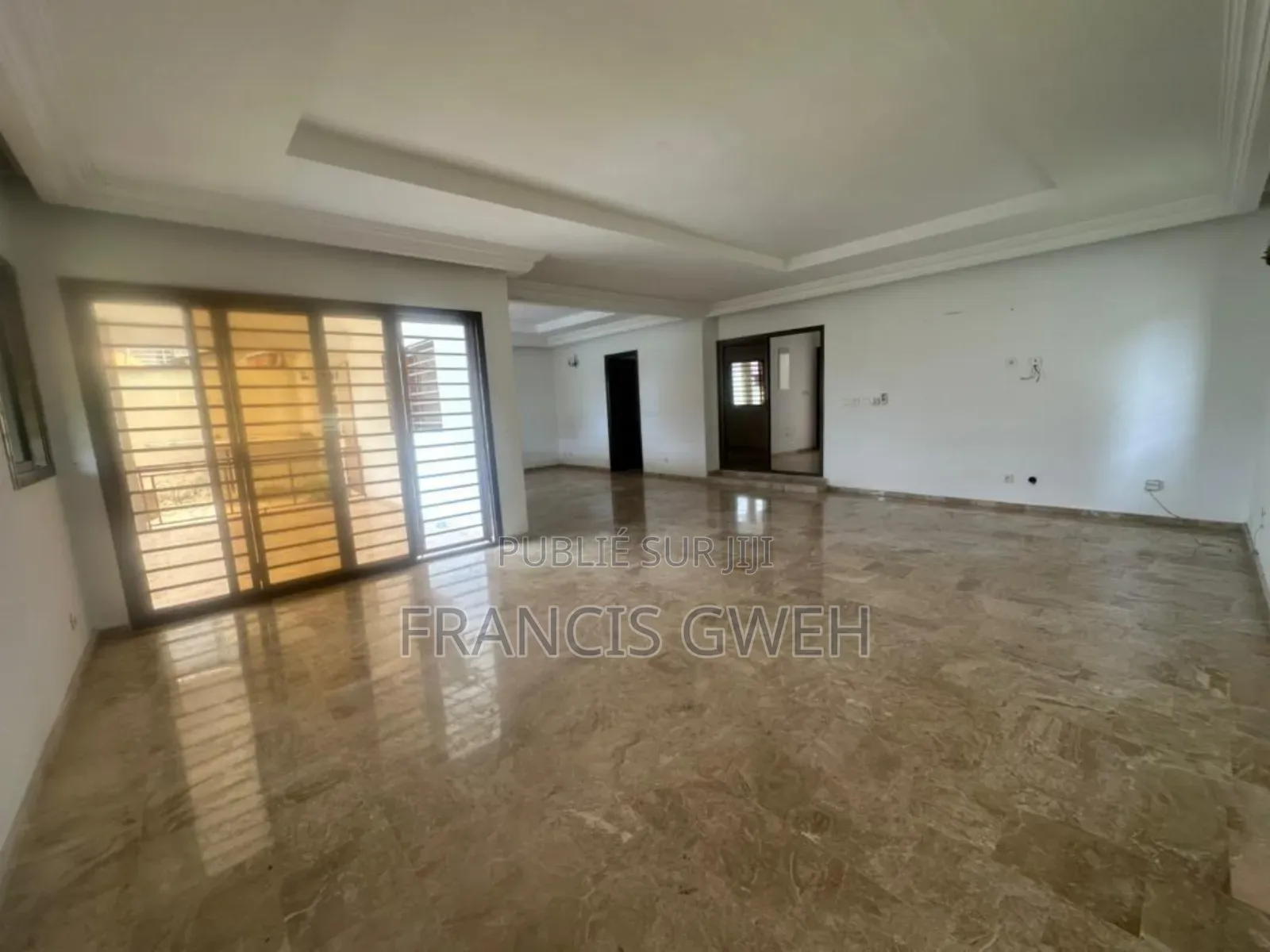 4chbre Duplex dans Francis Gweh, Cocody à Louer