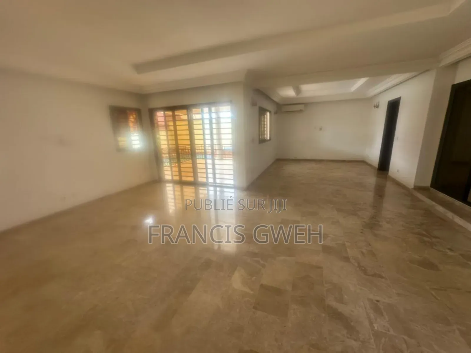 4chbre Duplex dans Francis Gweh, Cocody à Louer