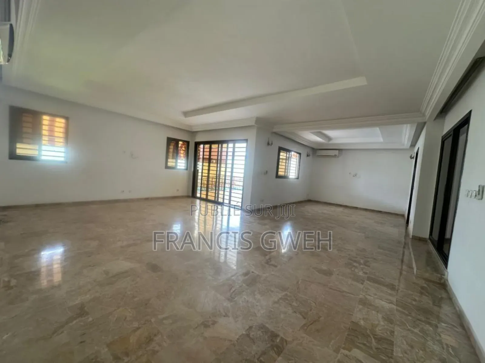 4chbre Duplex dans Francis Gweh, Cocody à Louer