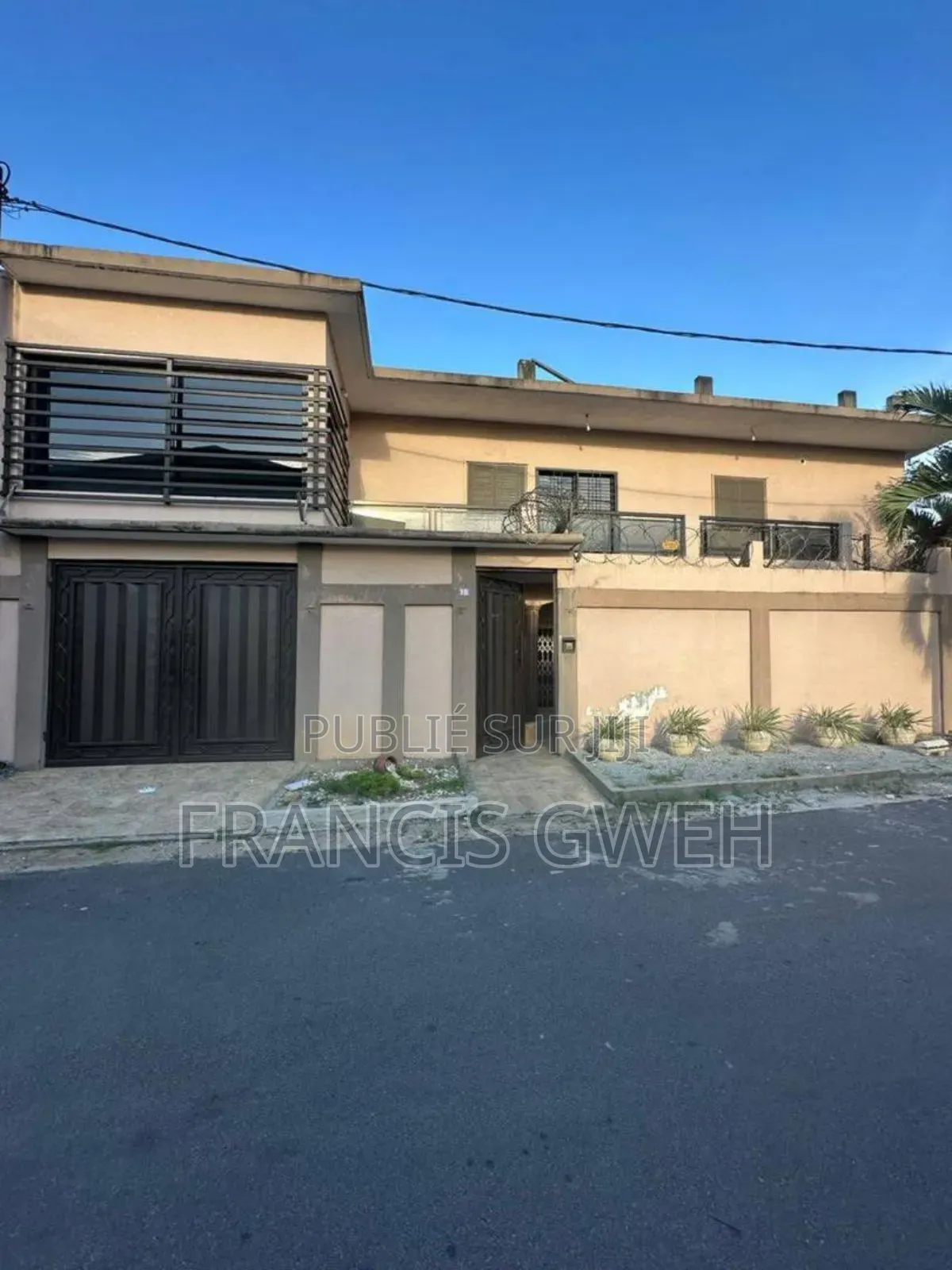 5chbre Duplex dans Francis Gweh, Cocody à Louer