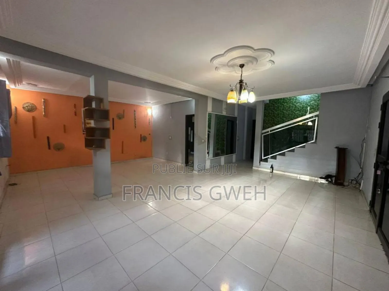 5chbre Duplex dans Francis Gweh, Cocody à Louer