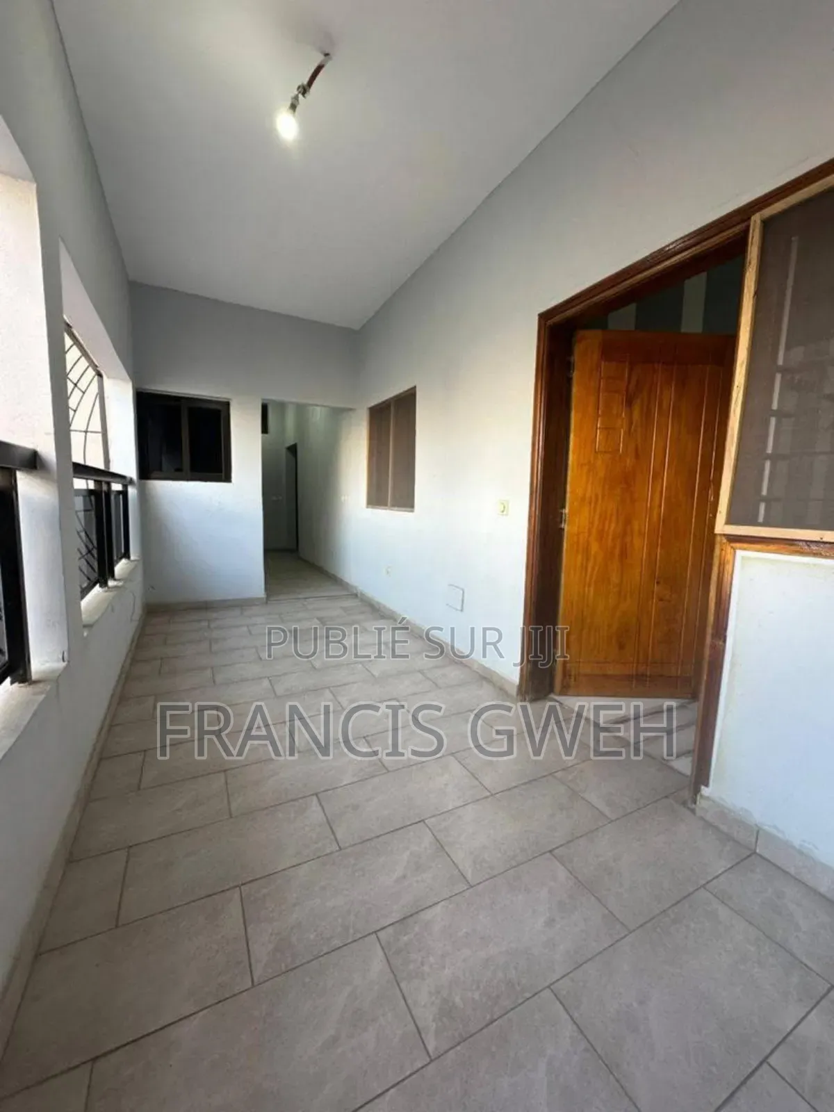 5chbre Duplex dans Francis Gweh, Cocody à Louer