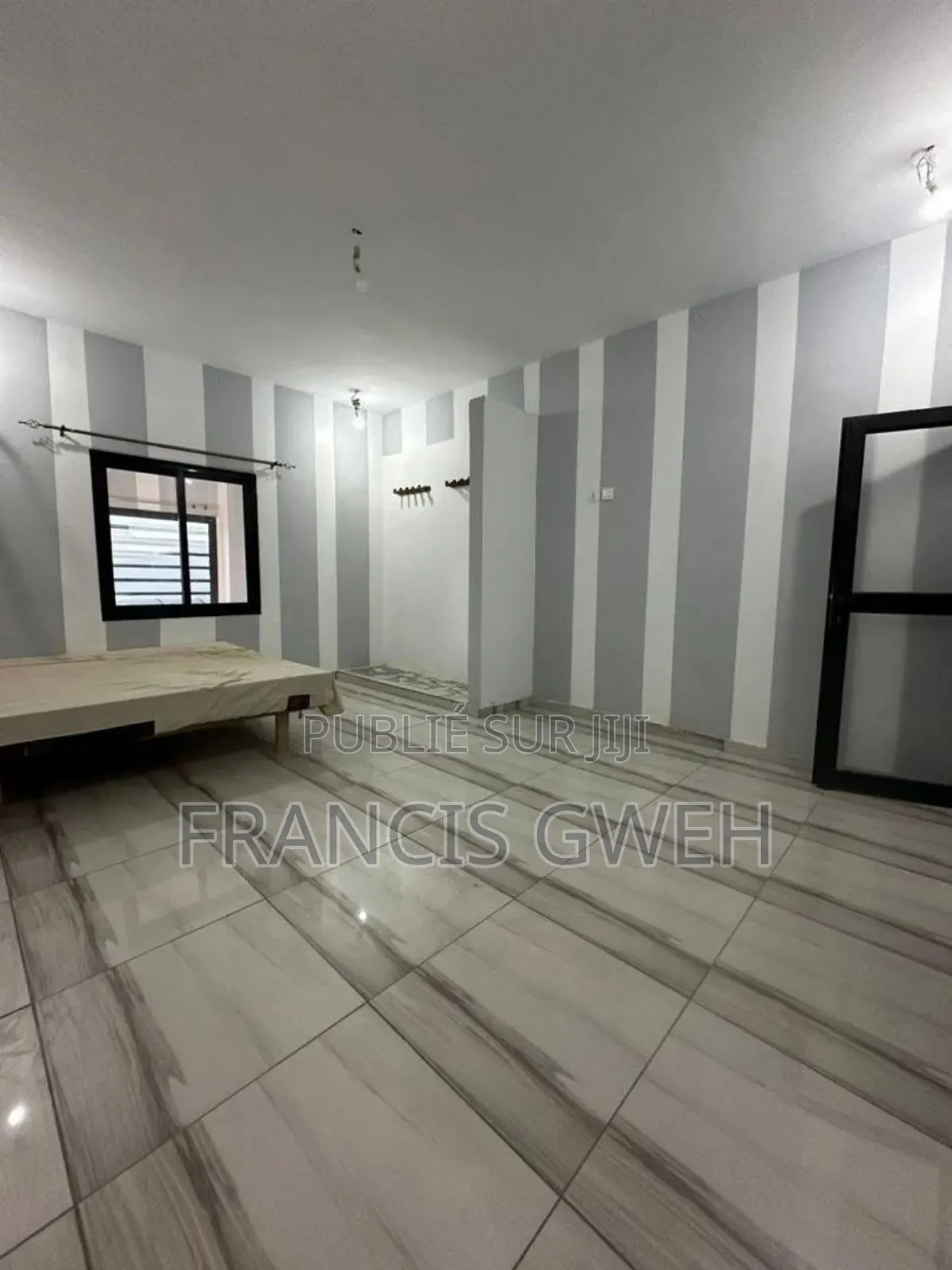 5chbre Duplex dans Francis Gweh, Cocody à Louer