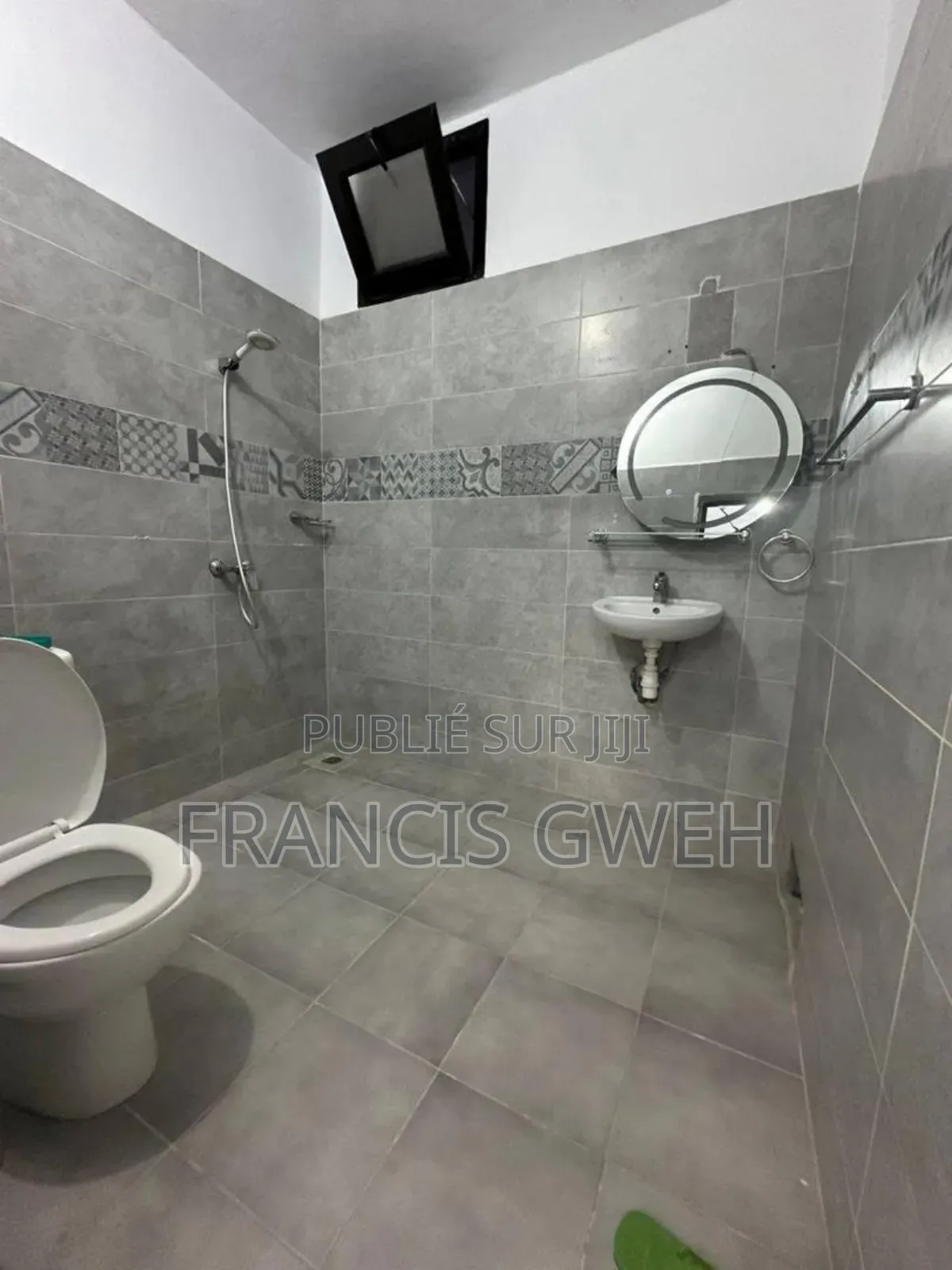5chbre Duplex dans Francis Gweh, Cocody à Louer