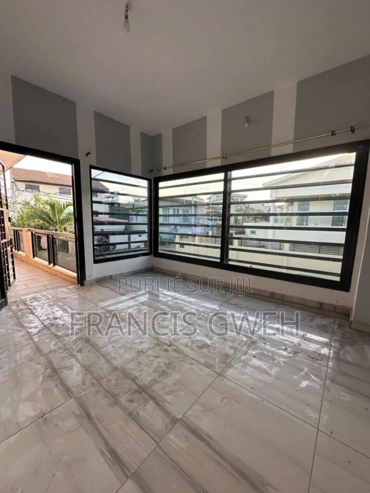 5chbre Duplex dans Francis Gweh, Cocody à Louer