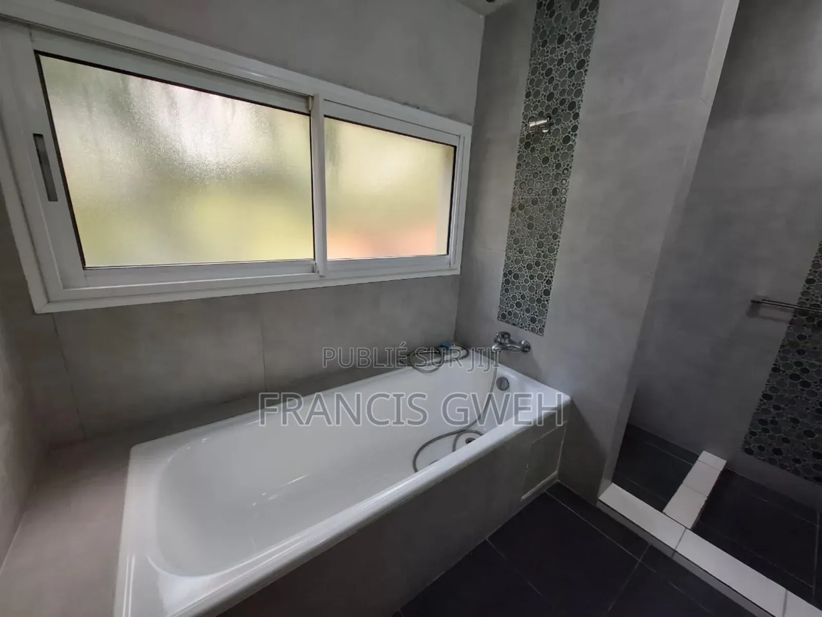 3chbre Appartement dans Francis Gweh, Cocody à Louer