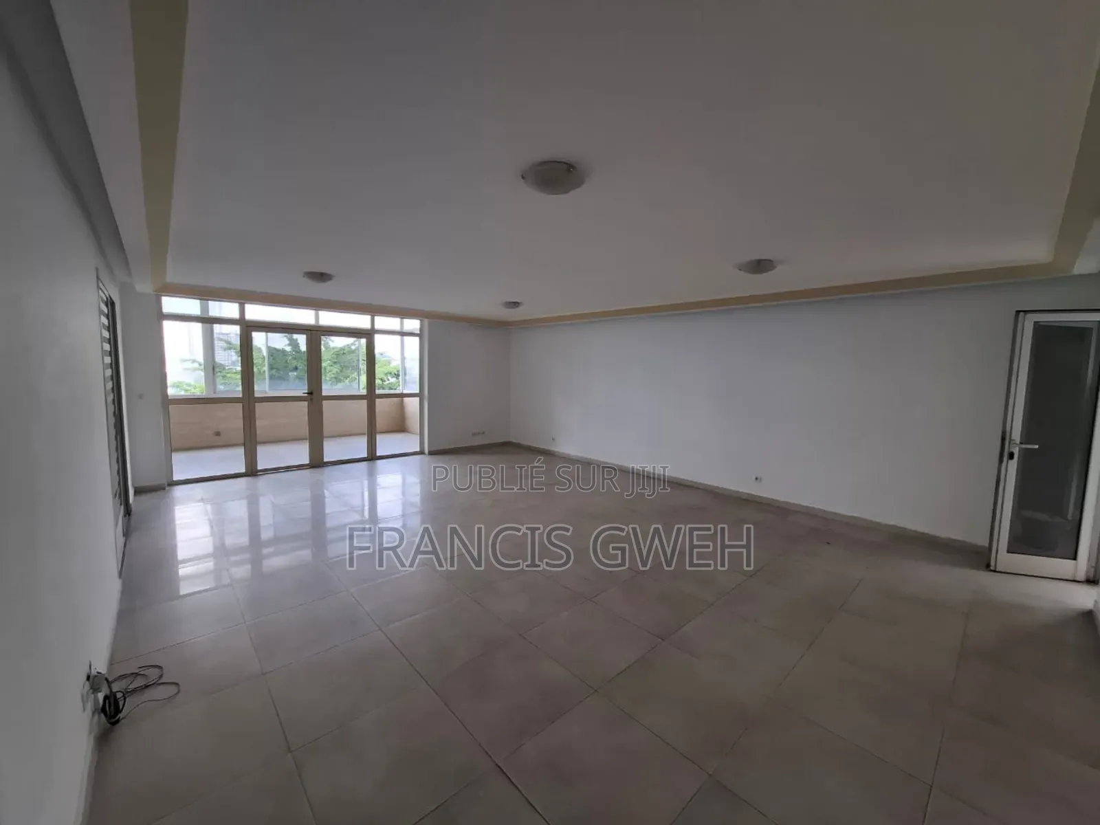 3chbre Appartement dans Francis Gweh, Cocody à Louer