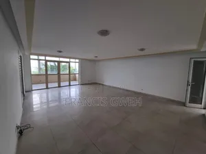 3chbre Appartement dans Francis Gweh, Cocody à Louer