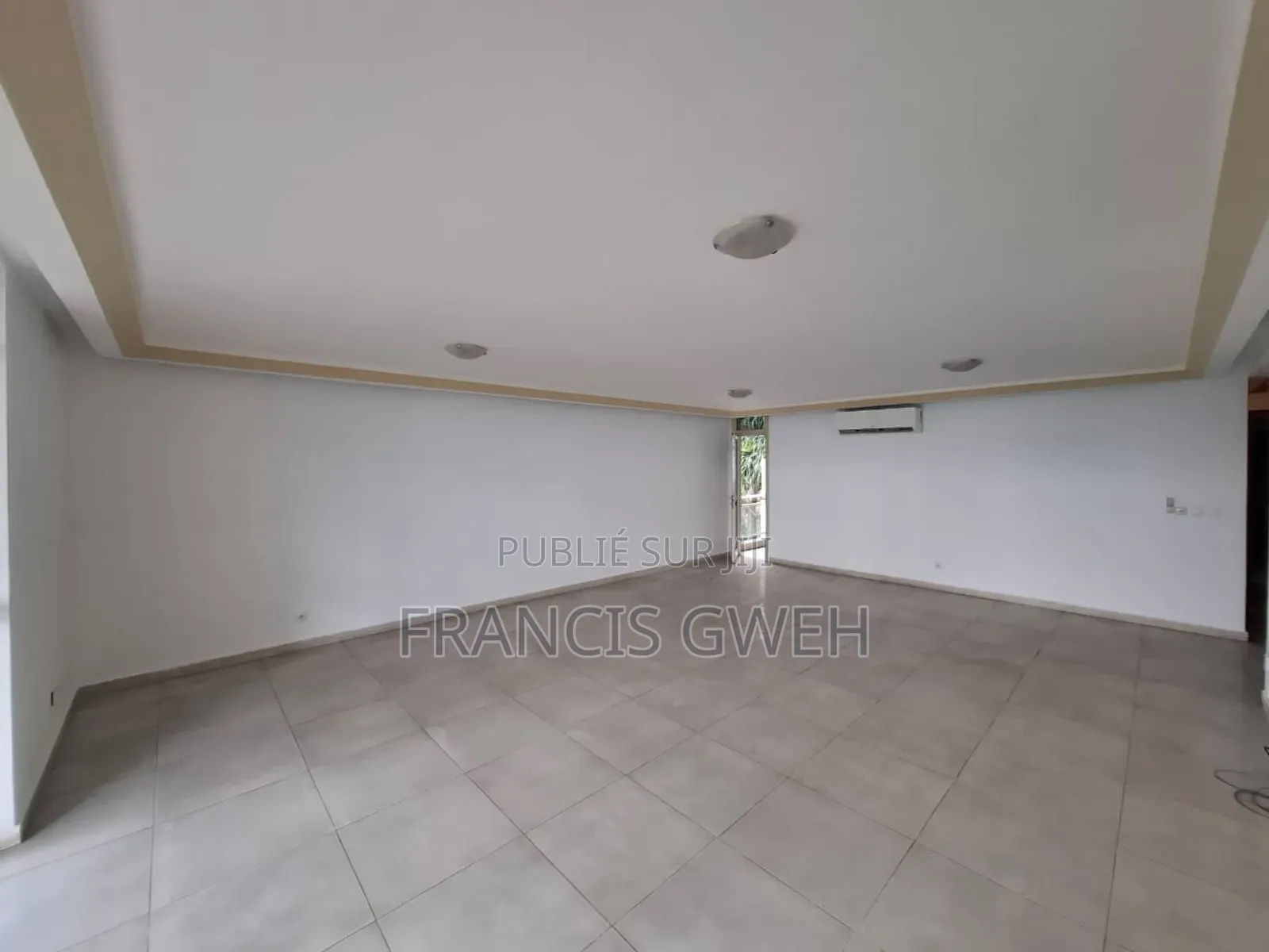 3chbre Appartement dans Francis Gweh, Cocody à Louer
