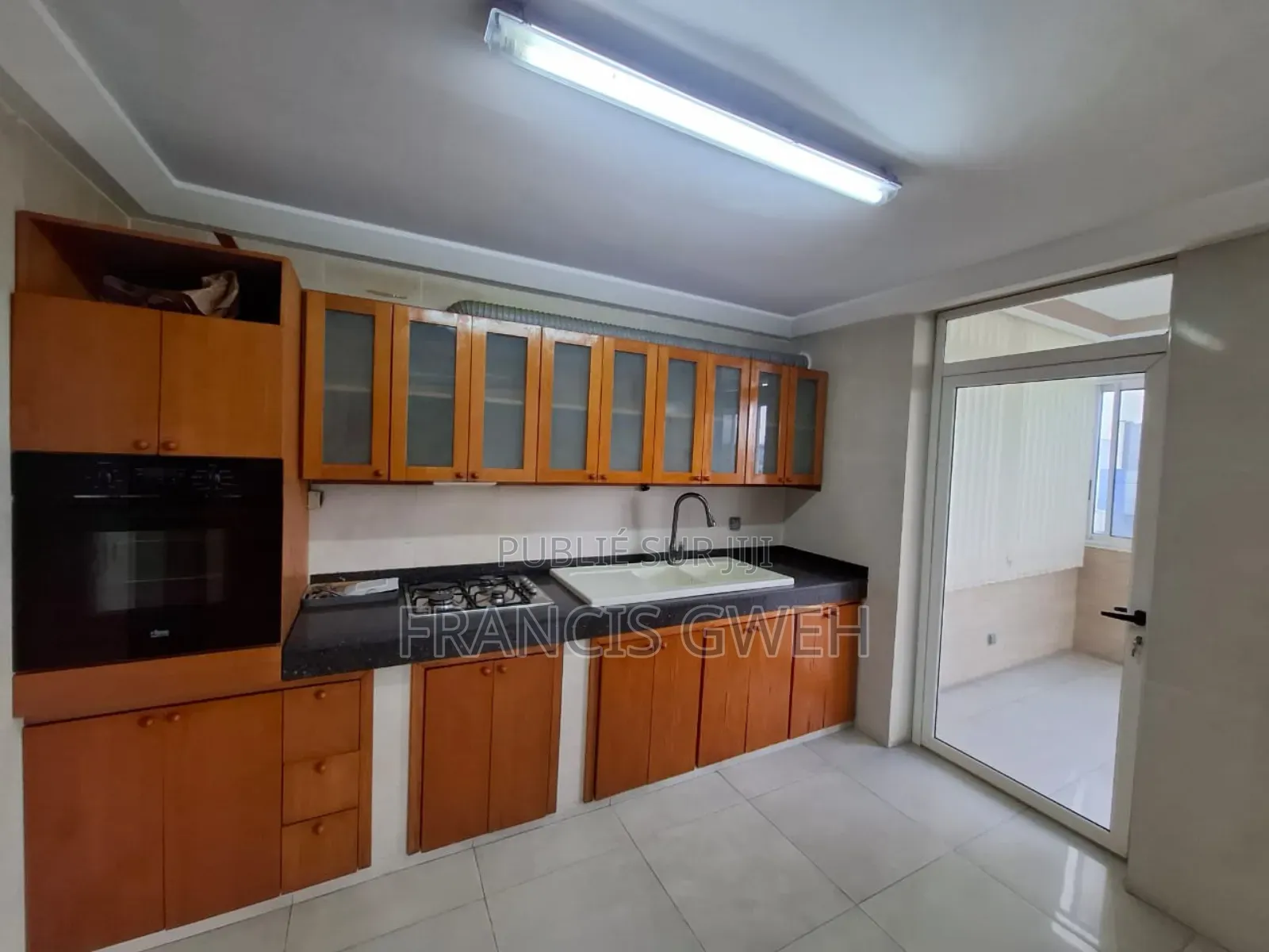 3chbre Appartement dans Francis Gweh, Cocody à Louer