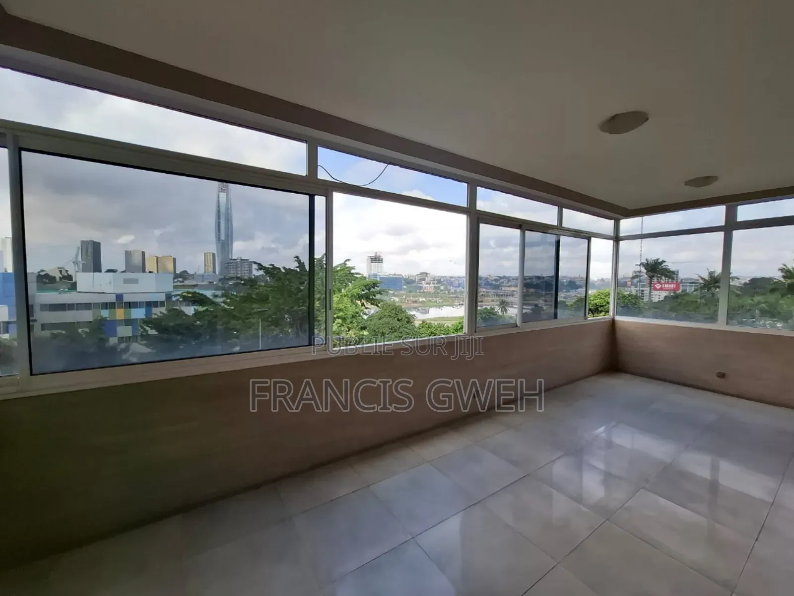 3chbre Appartement dans Francis Gweh, Cocody à Louer