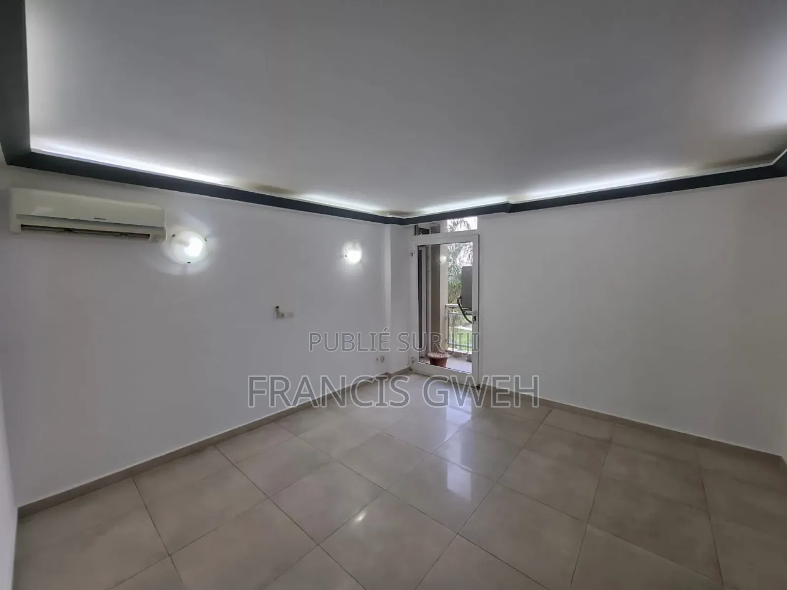 3chbre Appartement dans Francis Gweh, Cocody à Louer