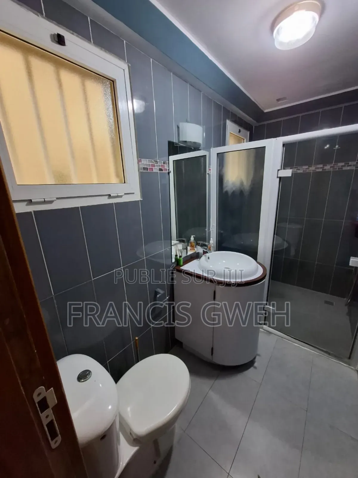 3chbre Appartement dans Francis Gweh, Cocody à Louer