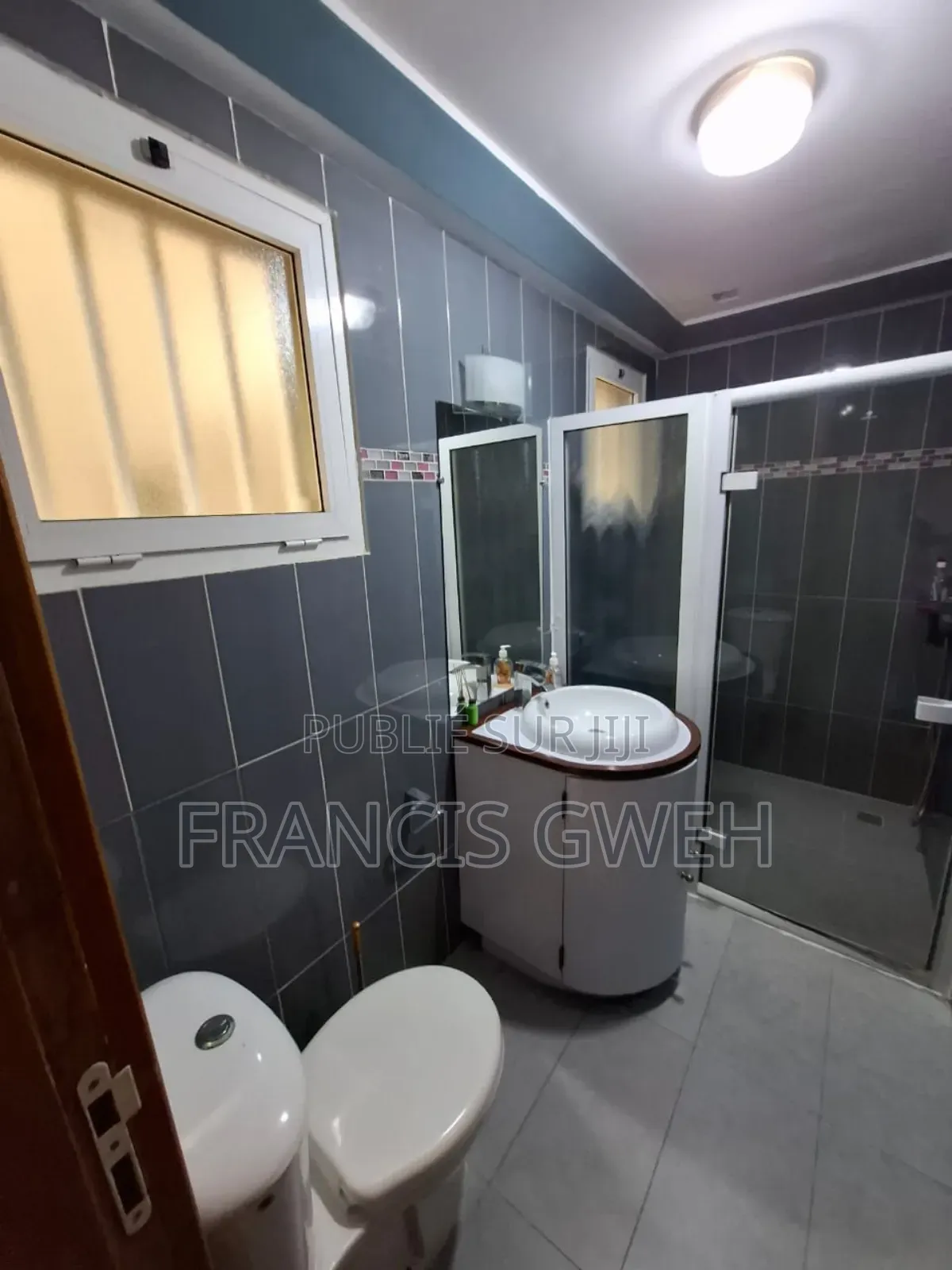 3chbre Appartement dans Francis Gweh, Cocody à Louer
