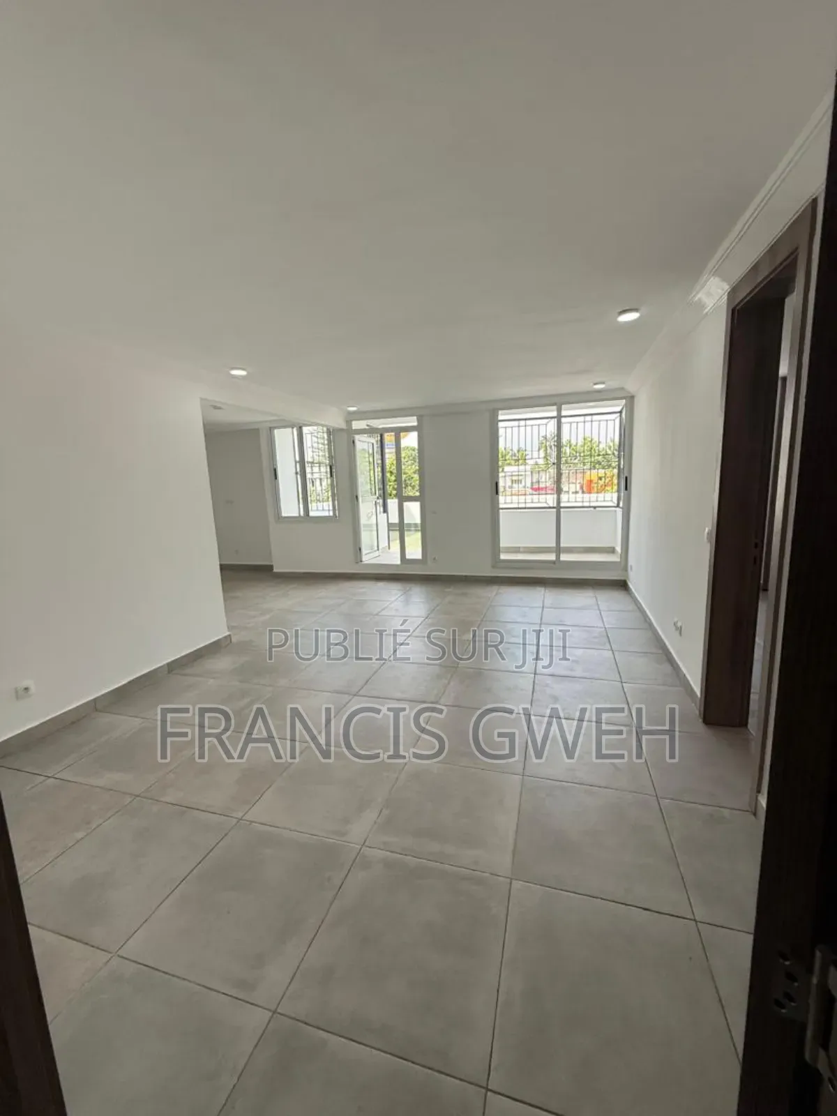 3chbre Appartement dans Francis Gweh, Cocody à Louer