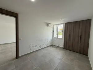 3chbre Appartement dans Francis Gweh, Cocody à Louer