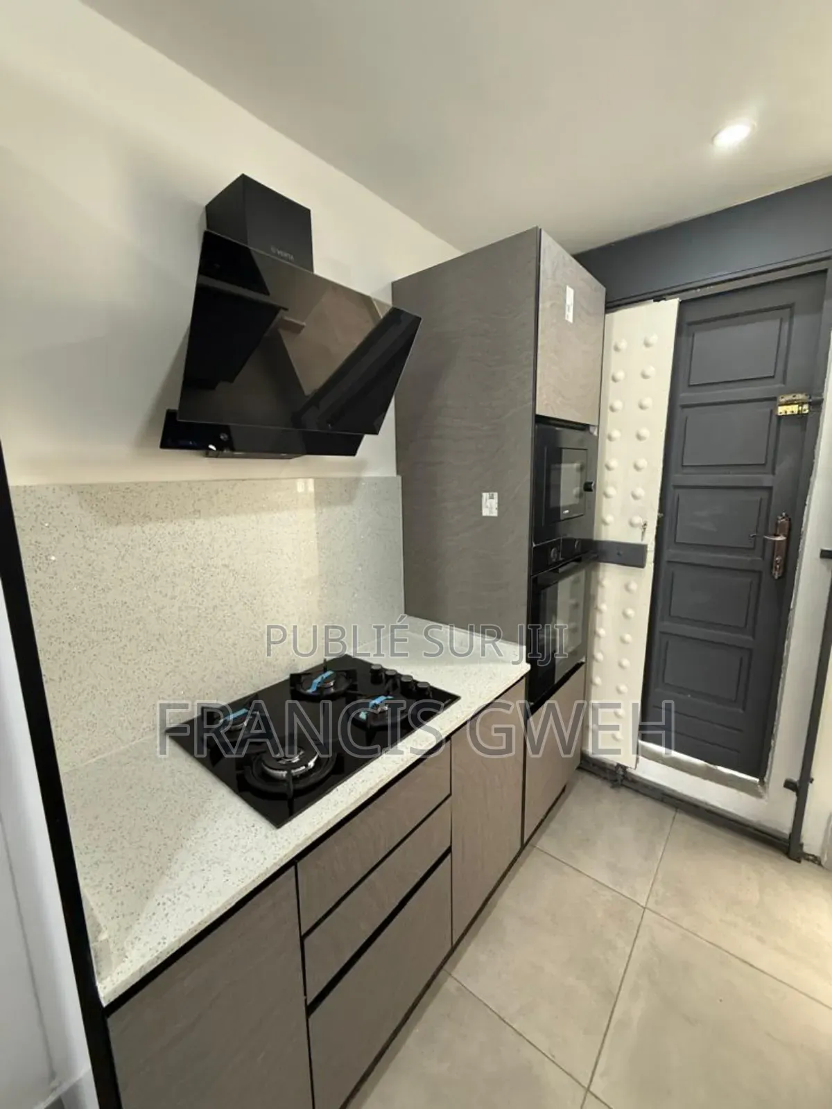 3chbre Appartement dans Francis Gweh, Cocody à Louer