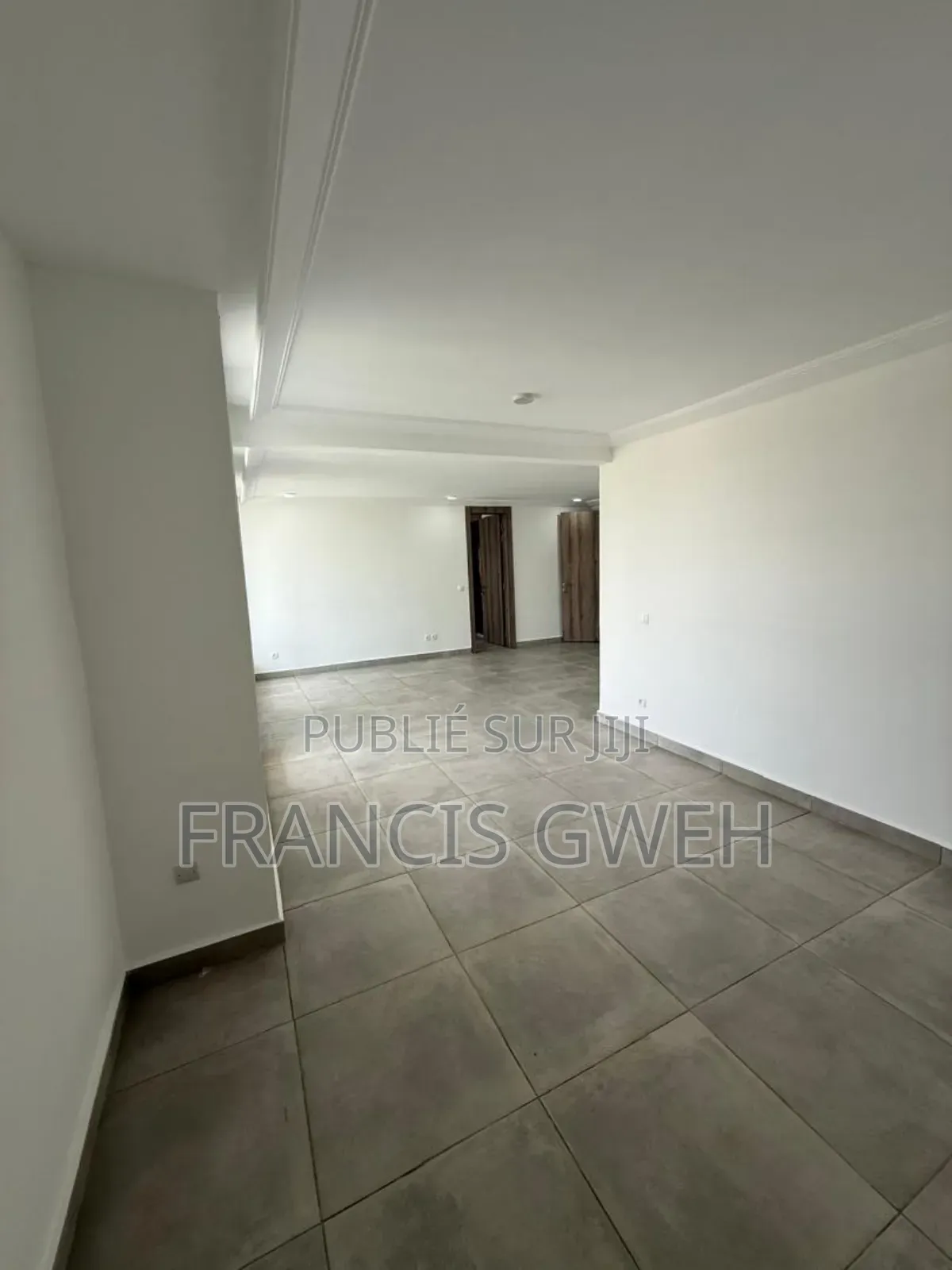 3chbre Appartement dans Francis Gweh, Cocody à Louer