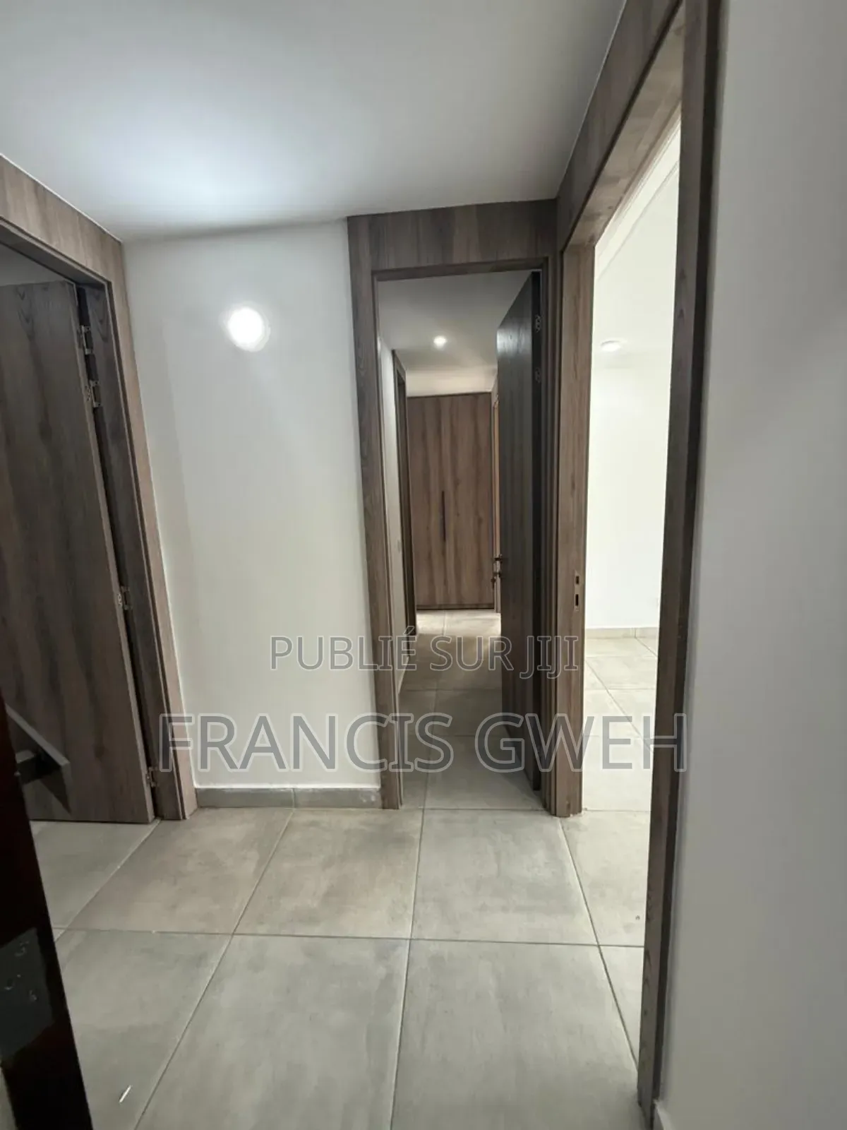 3chbre Appartement dans Francis Gweh, Cocody à Louer