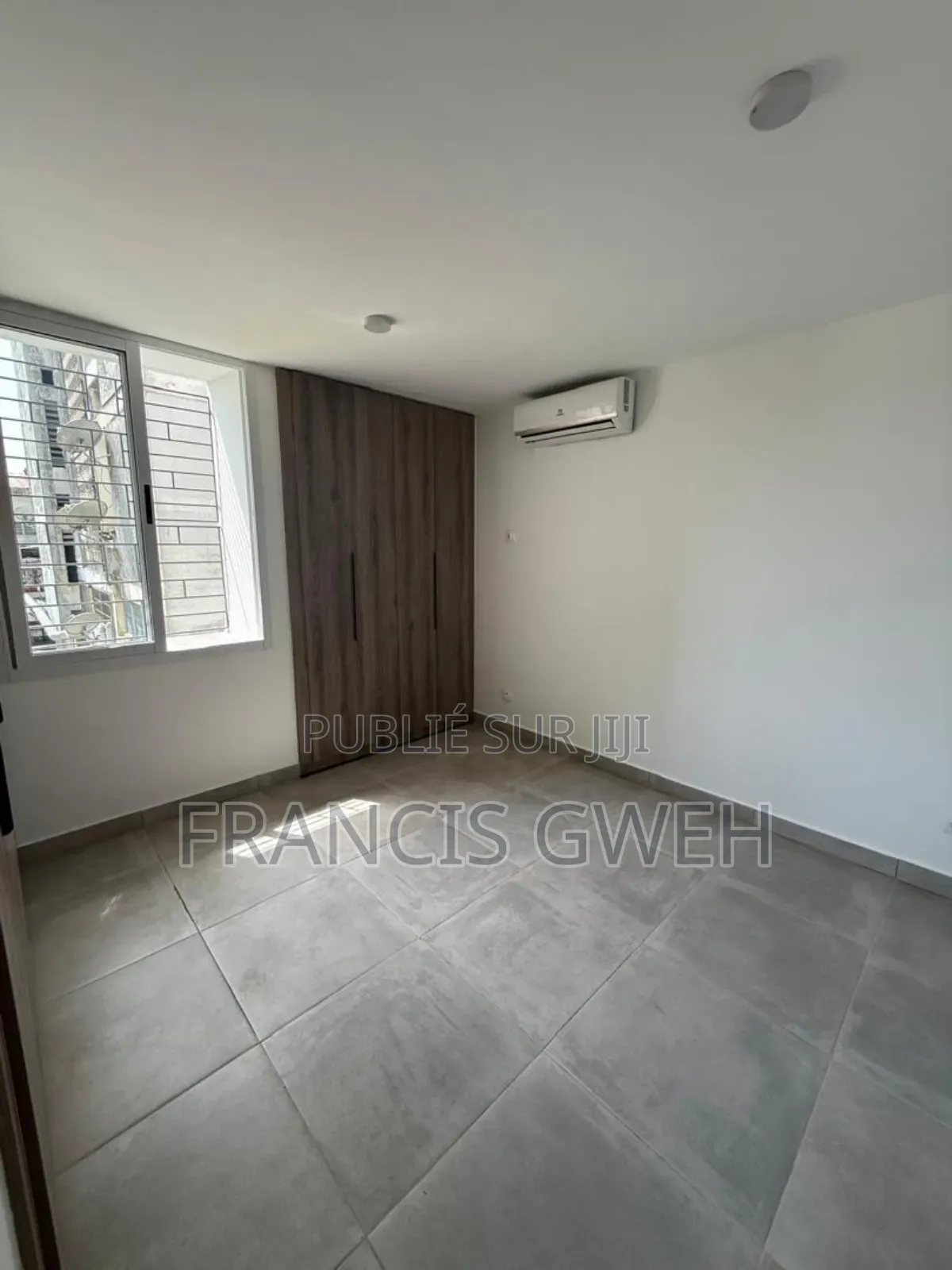 3chbre Appartement dans Francis Gweh, Cocody à Louer