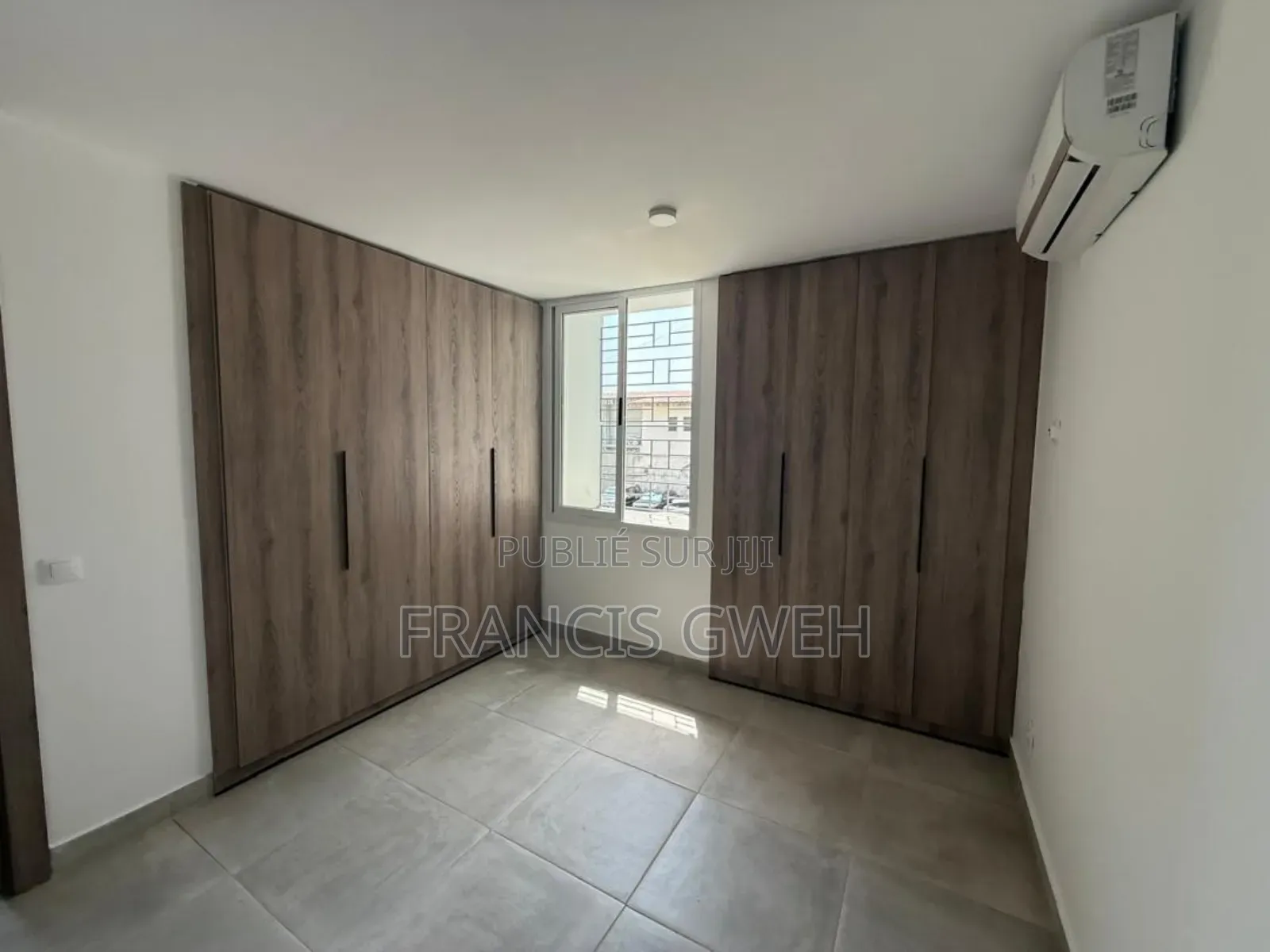 3chbre Appartement dans Francis Gweh, Cocody à Louer