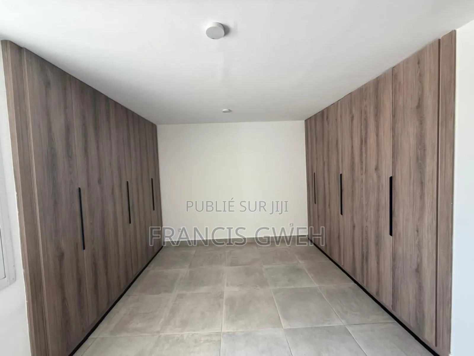 3chbre Appartement dans Francis Gweh, Cocody à Louer