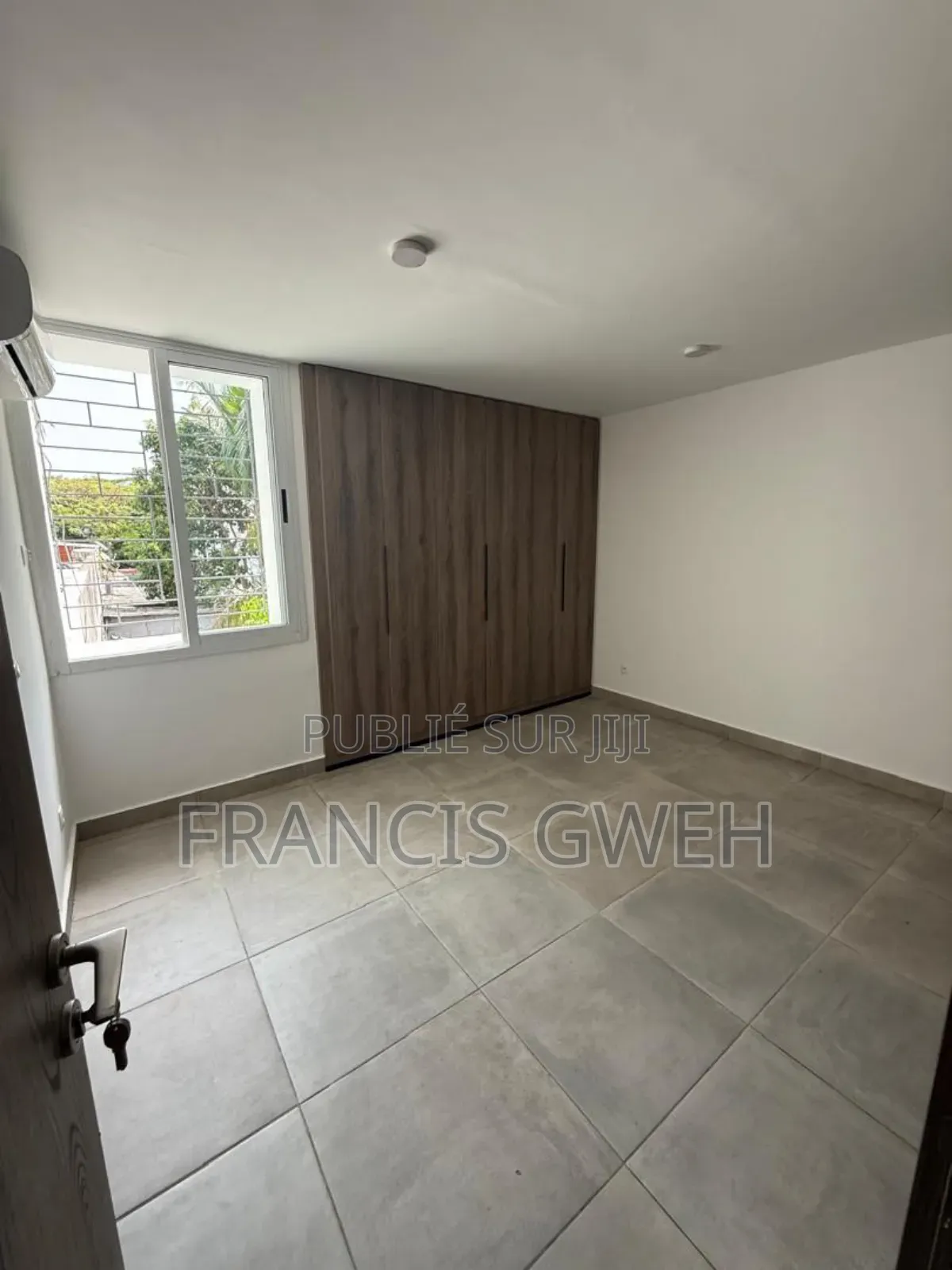 3chbre Appartement dans Francis Gweh, Cocody à Louer