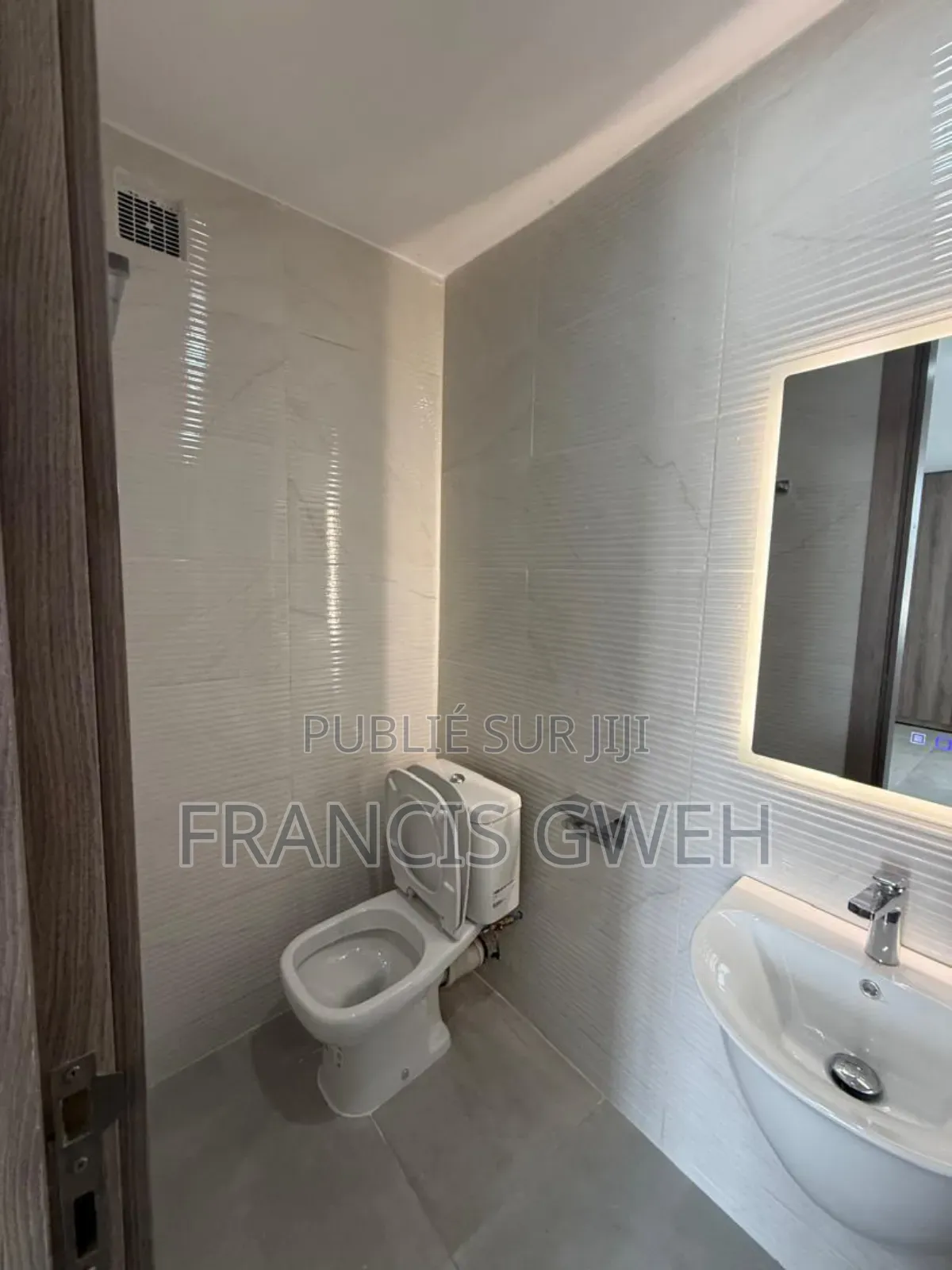3chbre Appartement dans Francis Gweh, Cocody à Louer