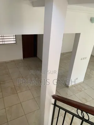 4chbre Duplex dans Francis Gweh, Cocody à Louer