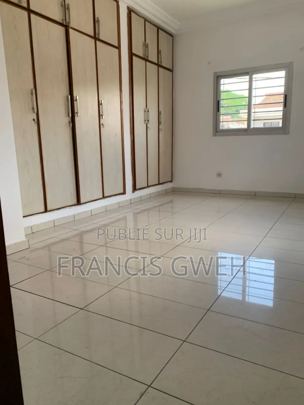 4chbre Duplex dans Francis Gweh, Cocody à Louer