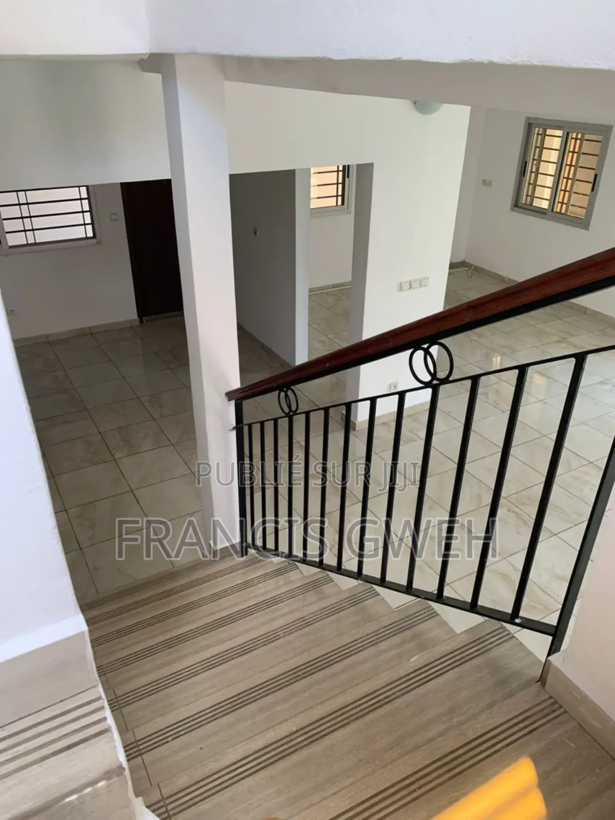 4chbre Duplex dans Francis Gweh, Cocody à Louer